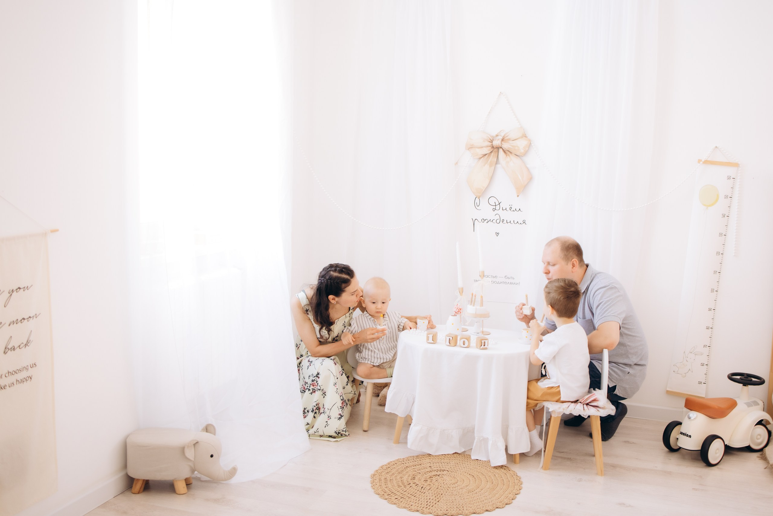Семейная фотосессия в студии Sweet Home