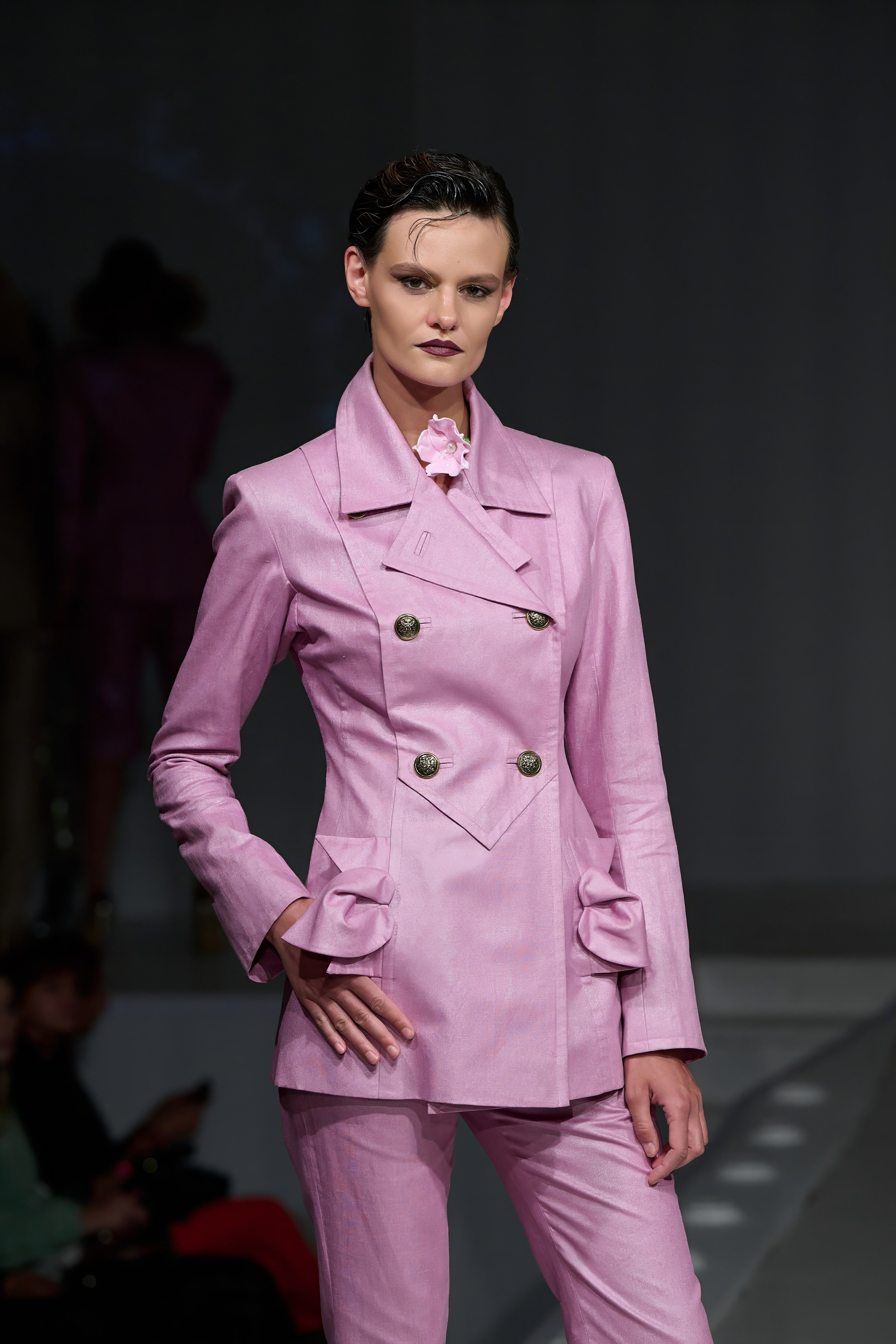 Slava&Yegor Zaitsevs. Показ-спектакль «Воспоминание». 21 июня 2025. Дима Бабушкин. Фотограф. Подиум. Репортаж. Творчество. Дорого