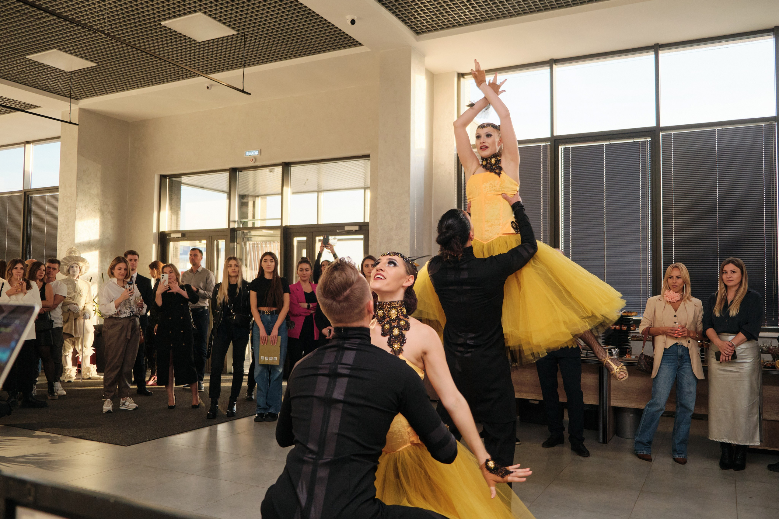 Открытие салона 100 градусов. Антон Ив