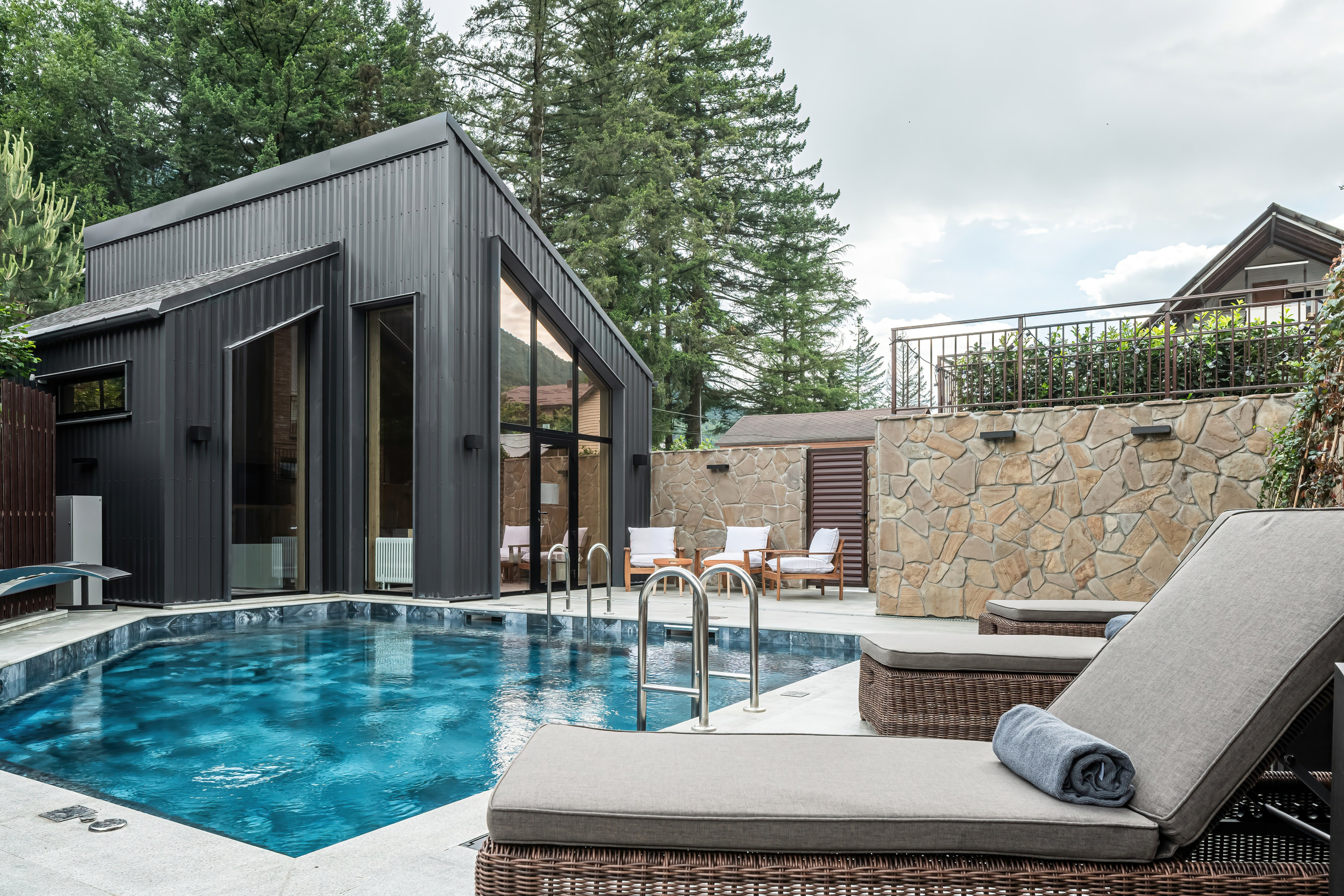 Отель аппарт Бридж. Декорактив Москва