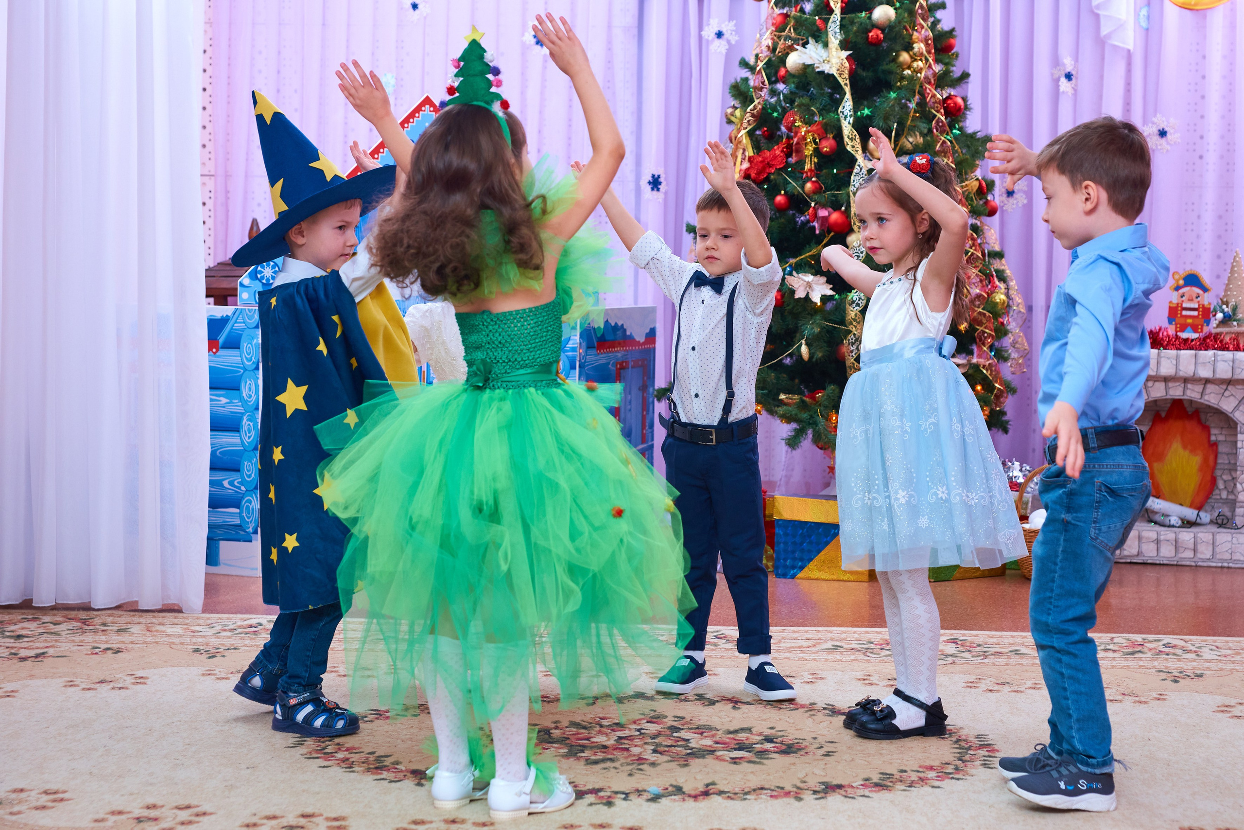 Новогодние утренники. Childrenfoto.ru