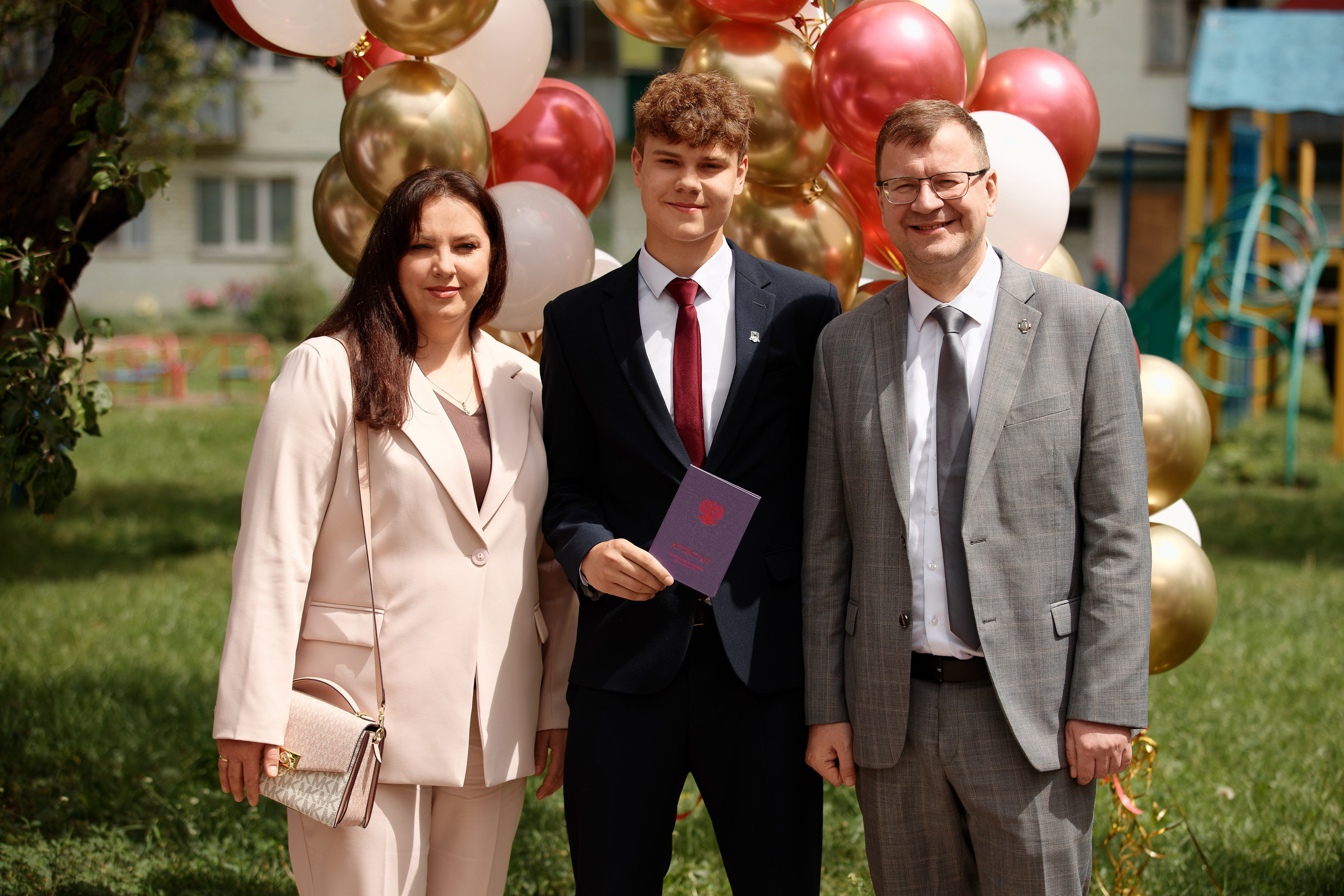 Вручение аттестатов Школа № 57. Семейный фотограф — Макс Белогрудов