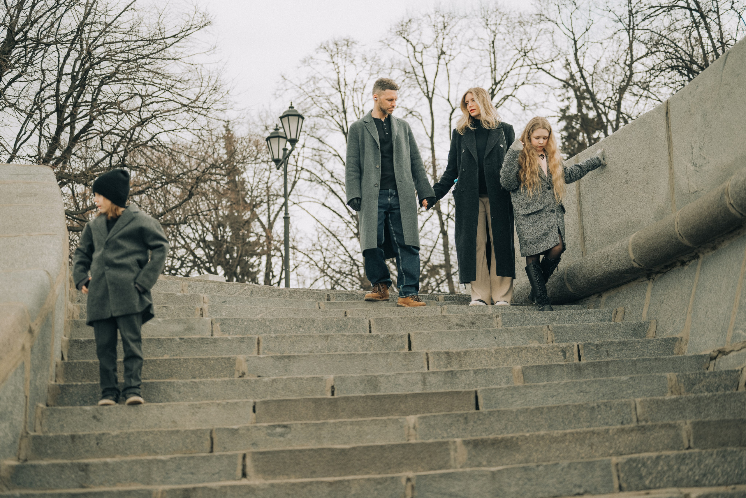 Весенняя прогулка. Аня, Егор, Эми и Миша. Семейный фотограф в Москве Дарья Пузикова