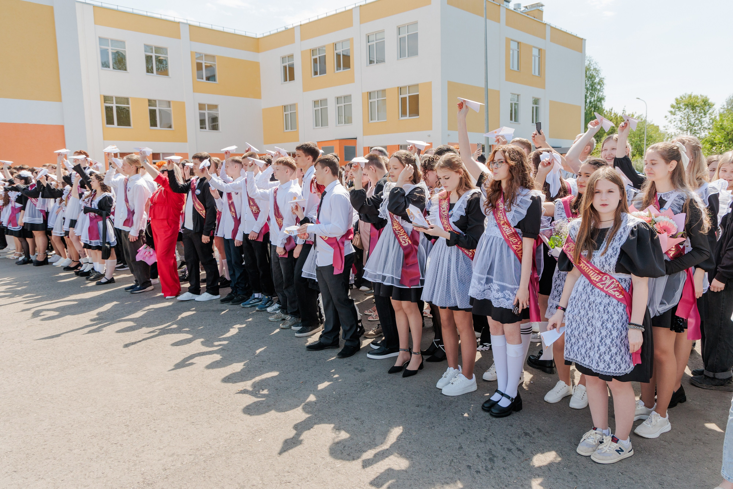 Последний звонок 2025 — фото 9 класса, школьный альбом, выпускной. Фотограф Нижний Новгород Мария Китаева