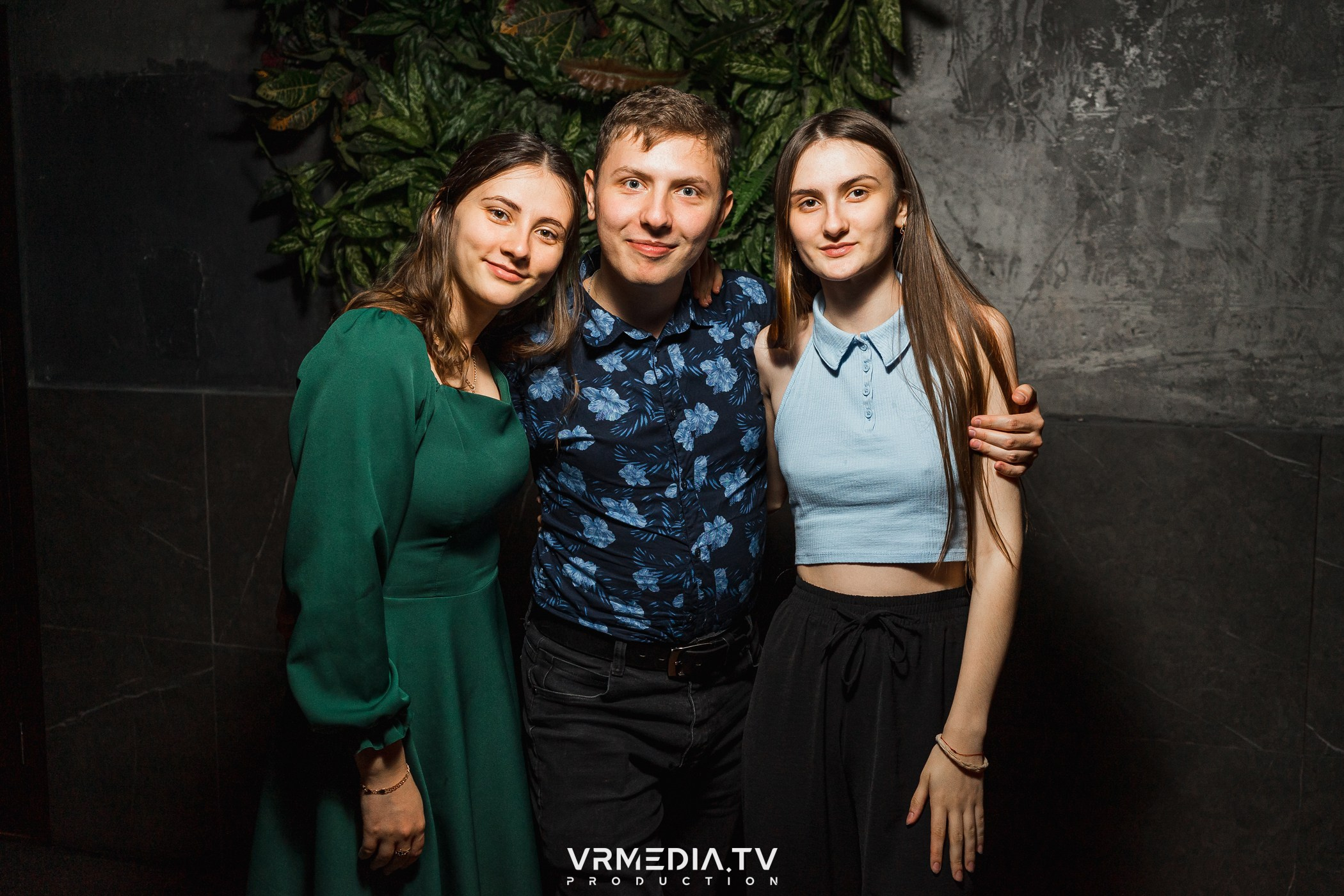 Бумажный дом в баре «Друзья»