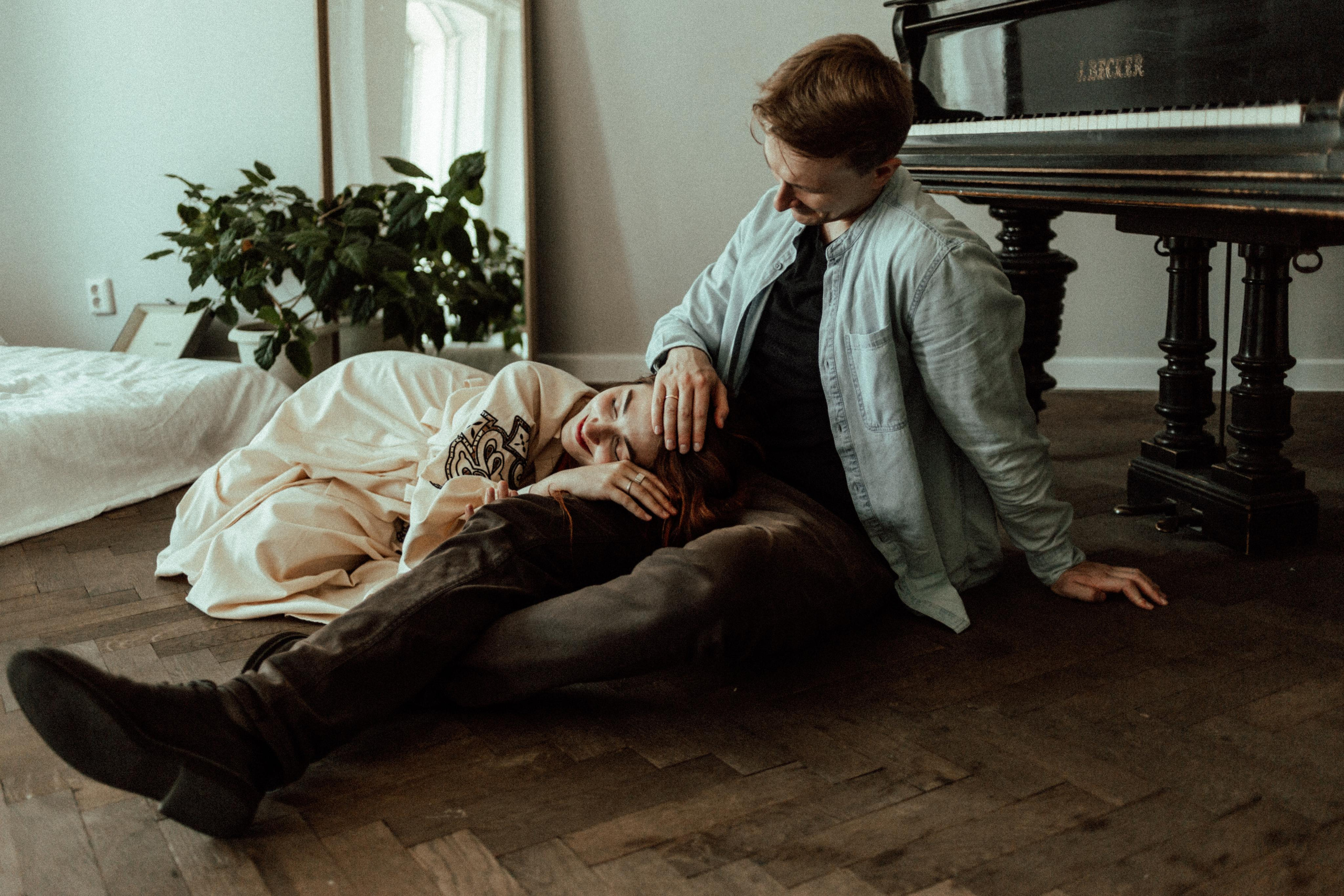 Одни в комнате. Фотограф в Санкт-Петербурге Вера Сивенкова