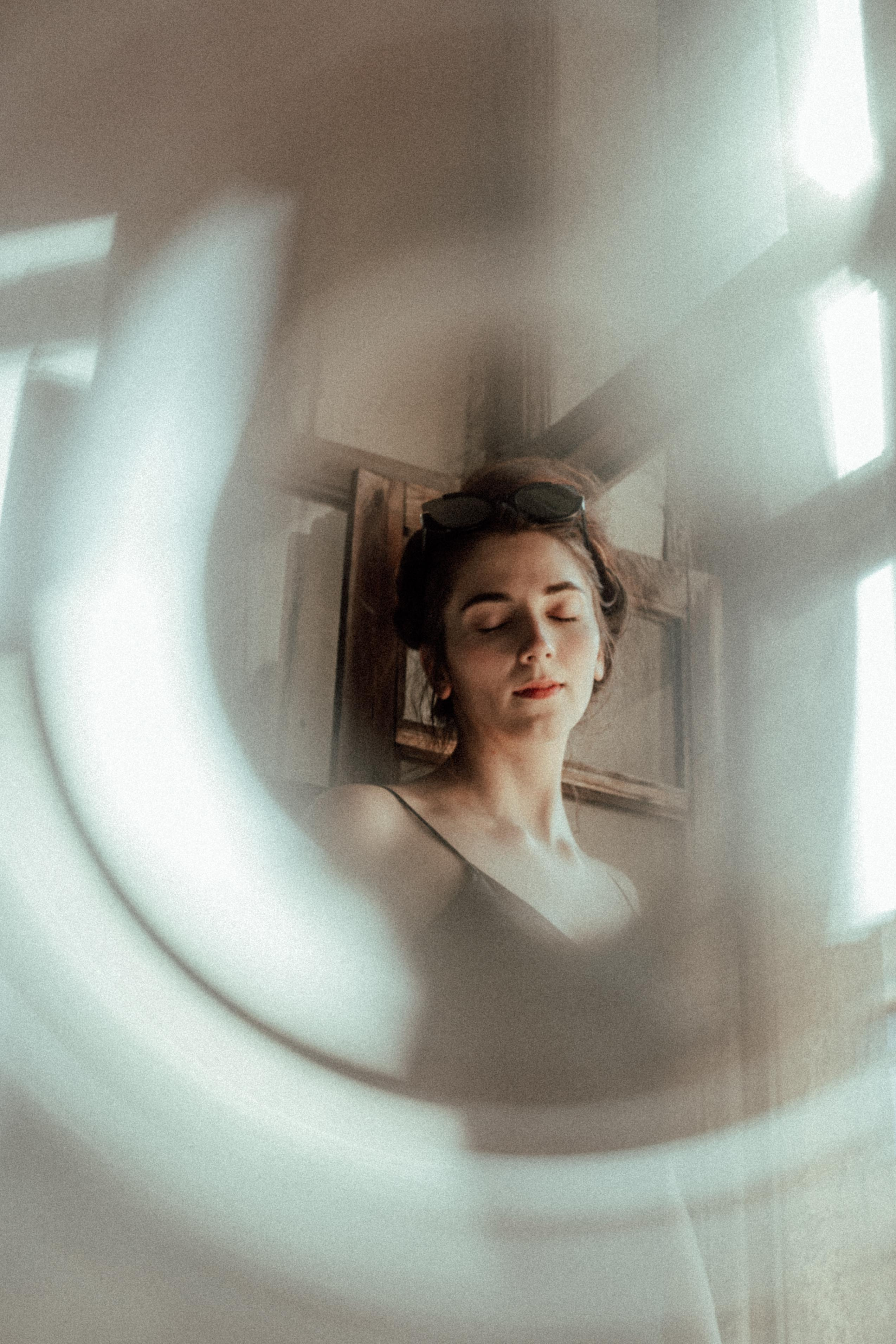 Одни в комнате. Фотограф в Санкт-Петербурге Вера Сивенкова