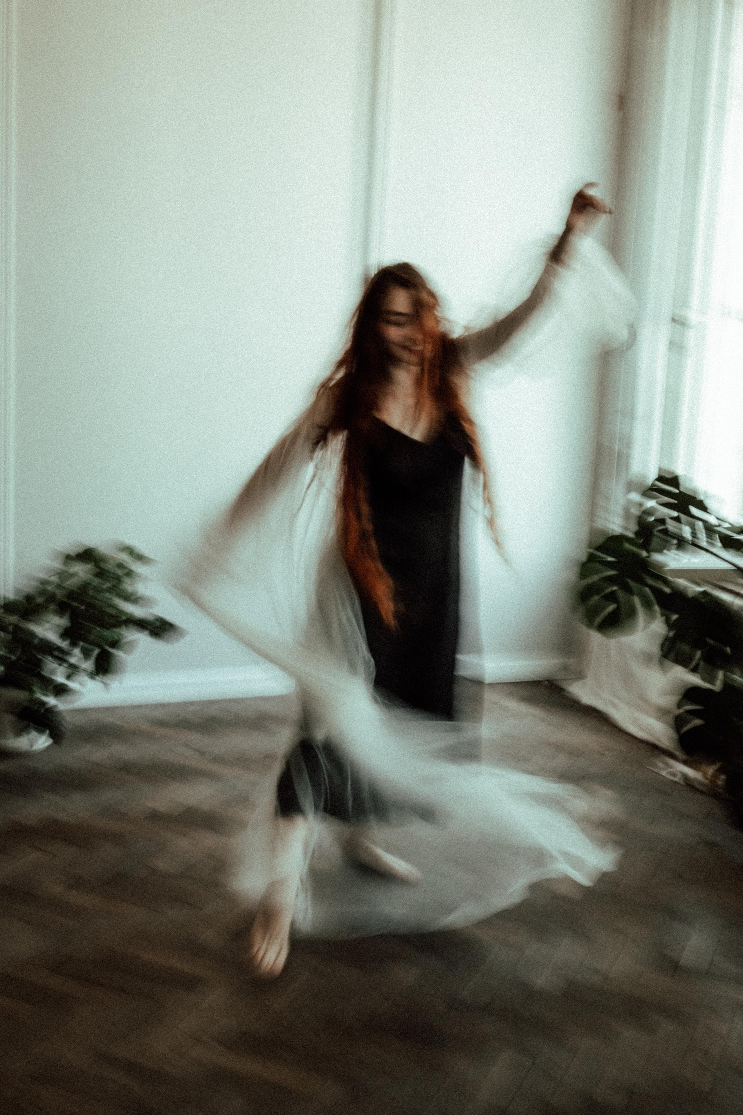 Одни в комнате. Фотограф в Санкт-Петербурге Вера Сивенкова