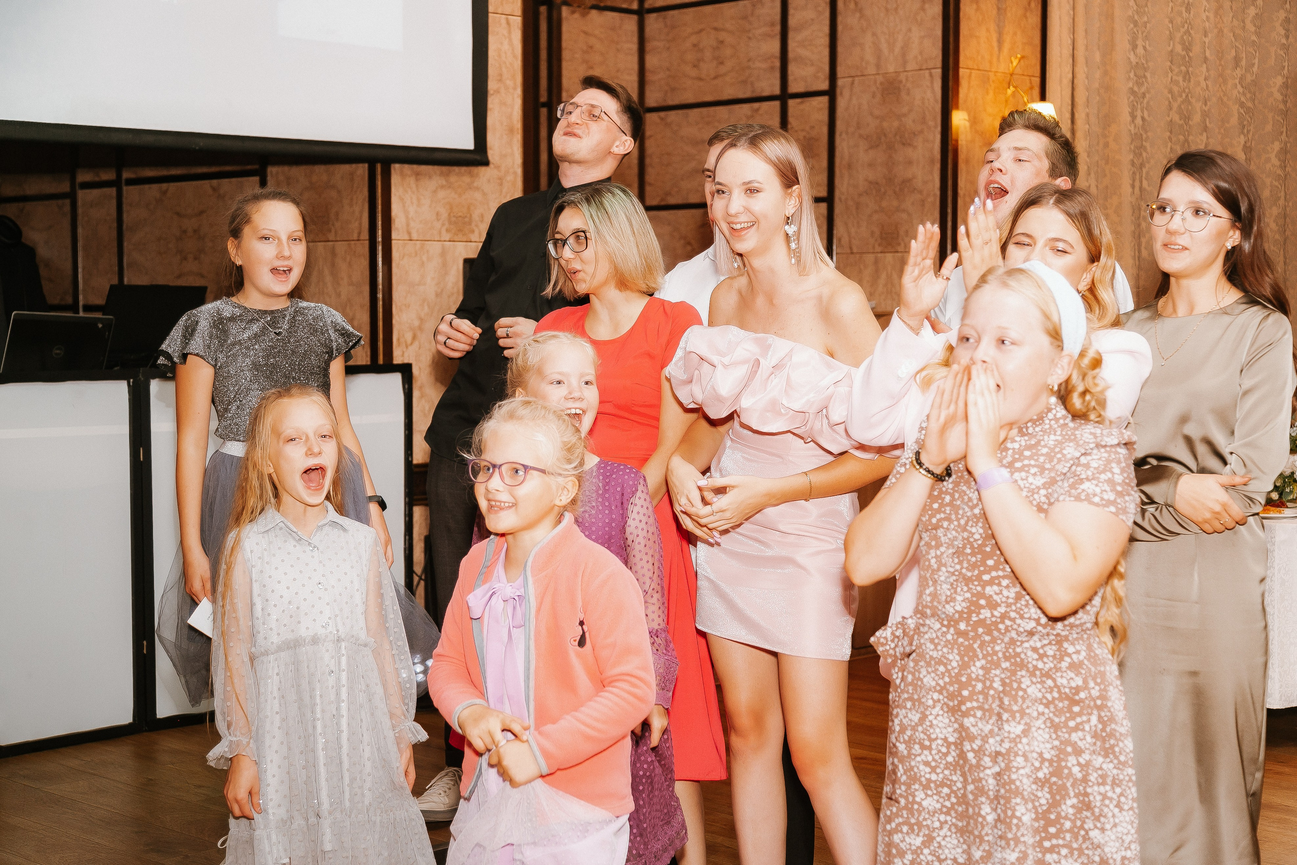 Свадебная осенняя фотосессия Ивана и Лидии в городе. Свадебный и репортажный фотограф в Ярославле и Санкт-Петербурге Роман Микрюков