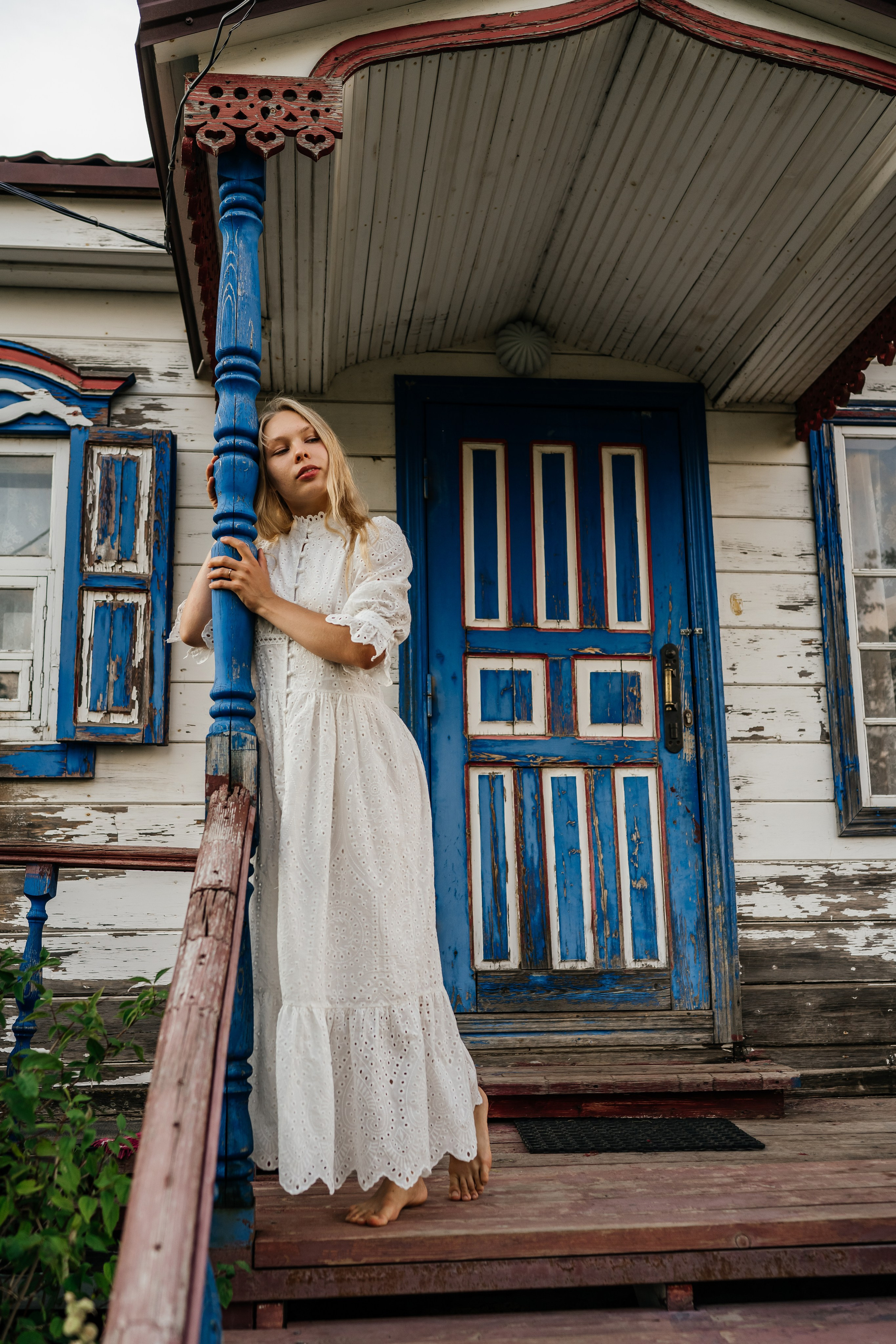 Девушка русская летом в деревне на природе. Фотограф в Каменске-Шахтинском Ольга Сагал