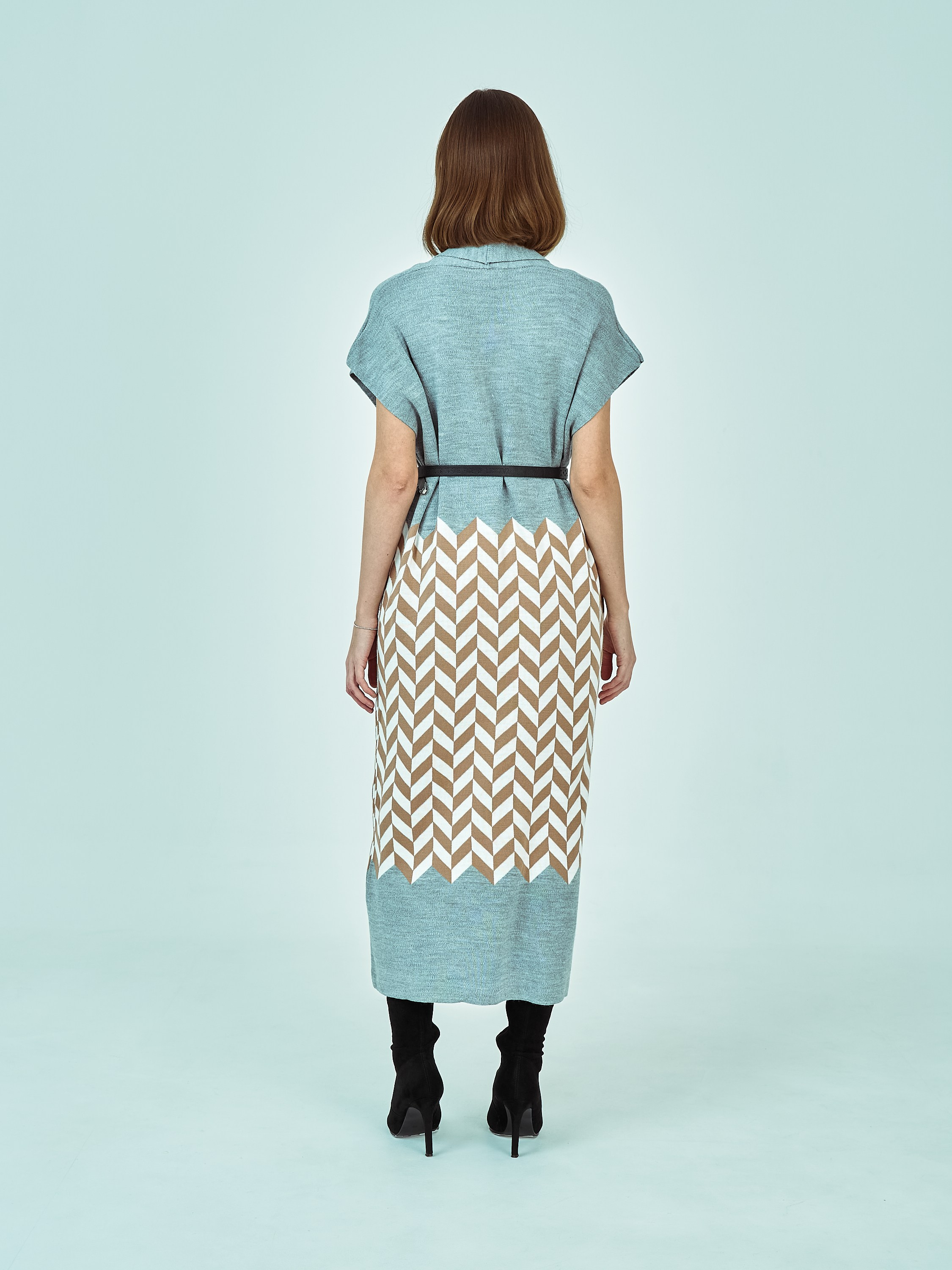 Модельная фотосъёмка кардиганов для Wildberries