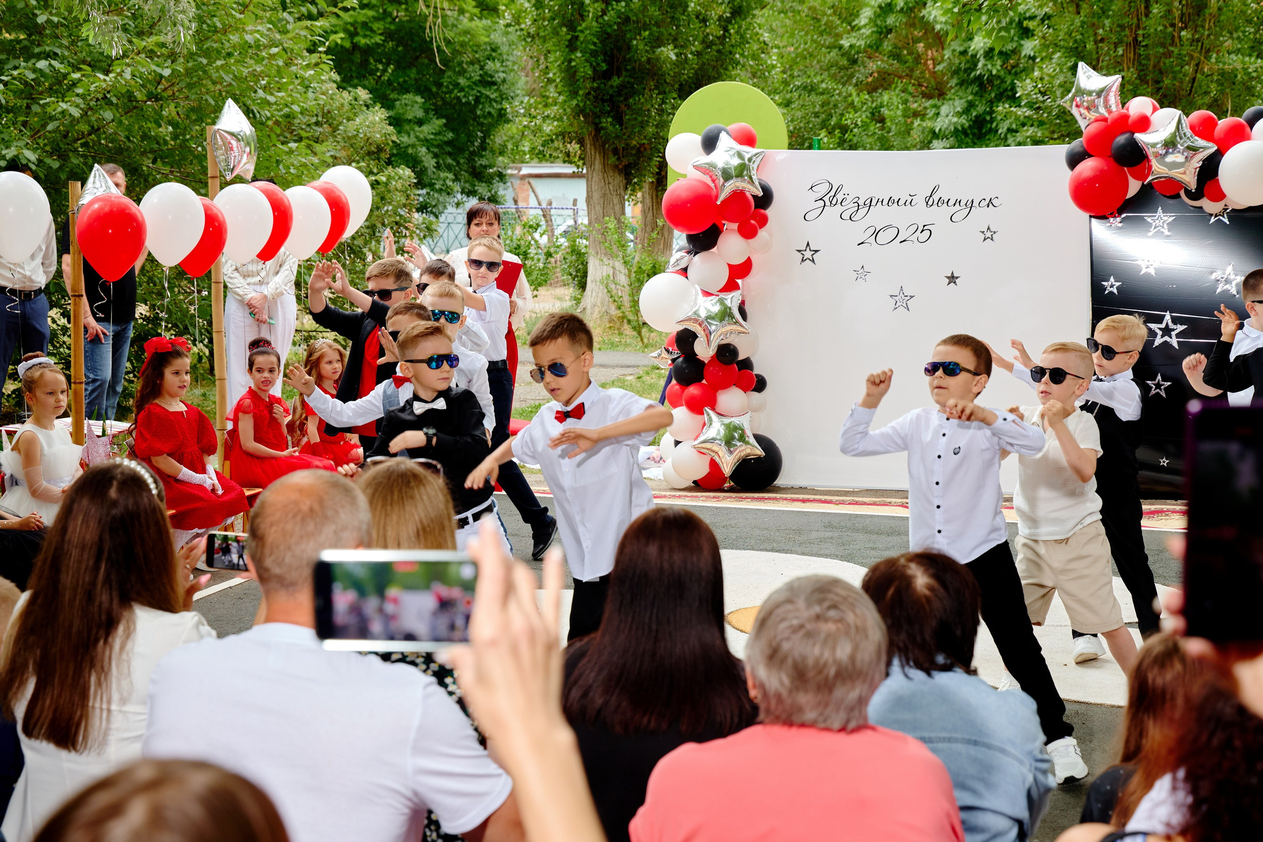 Выпускной 45 сад. Фотограф Выпускные альбомы Таганрог Сергей Коробченко