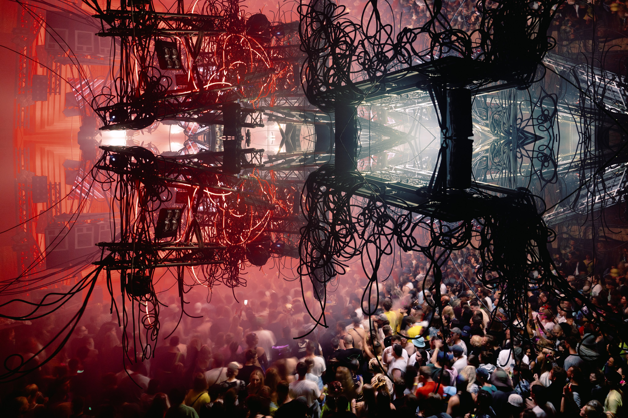 Outline 2024. @tomrus: Рустам Шагиморданов — фотограф