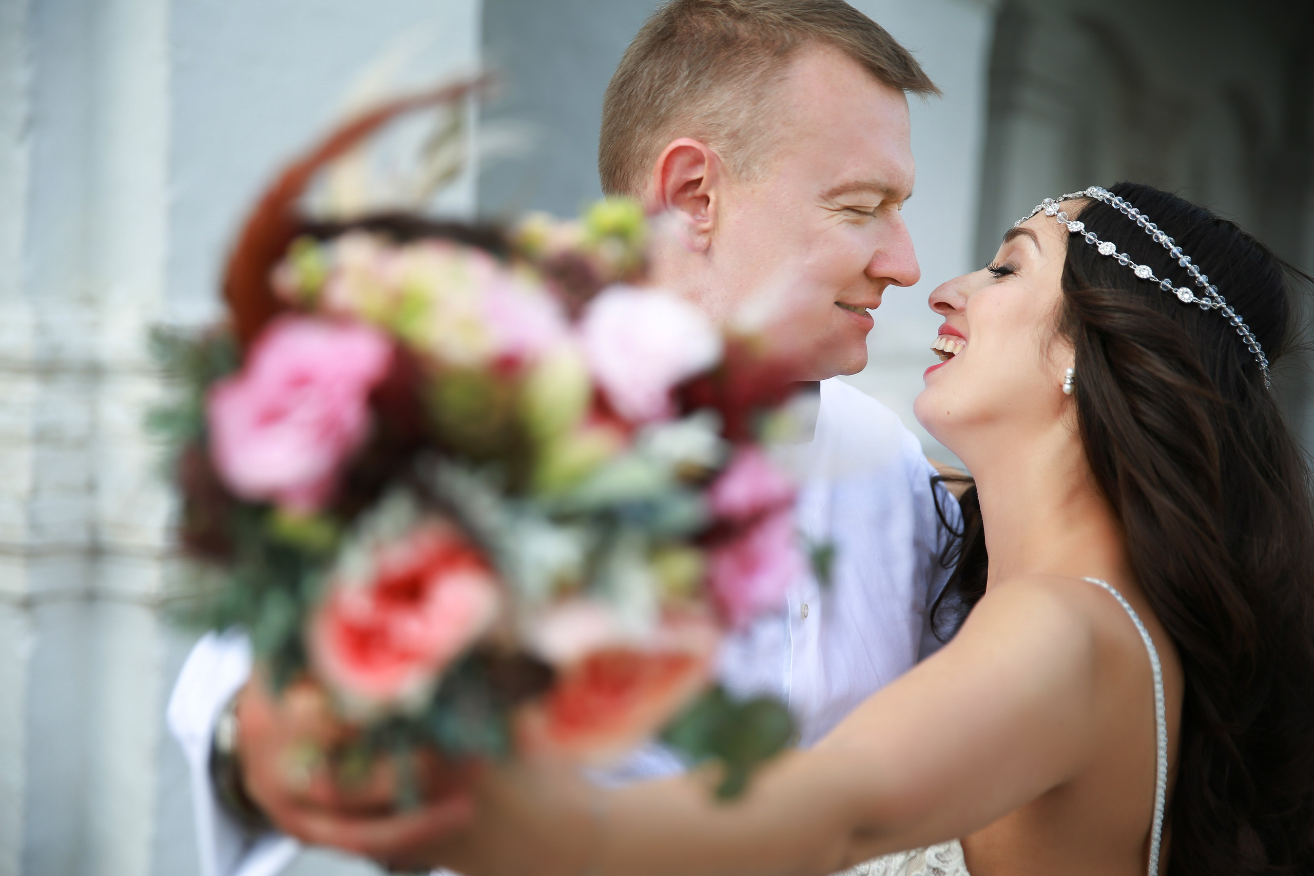 Нежная летняя свадьба Инны и Александра: фотосъёмка в парке. Фотограф в Москве Владимир Осиченко — портреты, мероприятия, репортажи