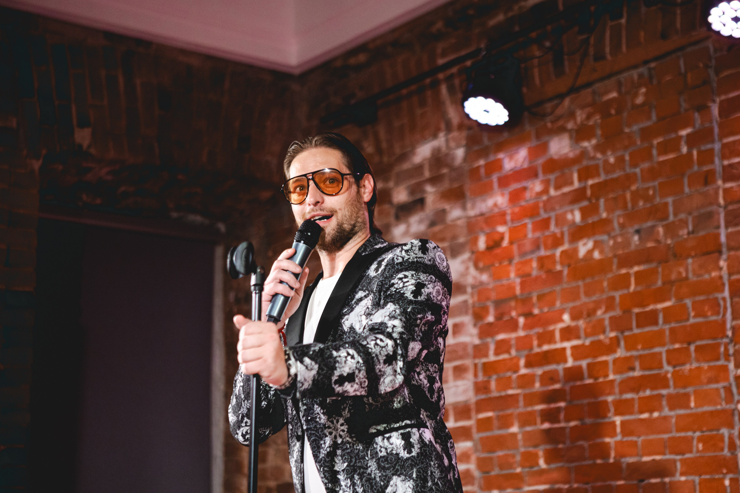 Фотографии стендапа Первой лиги КВН в Перми. Репортажный фотограф в Перми Денис Голдобин