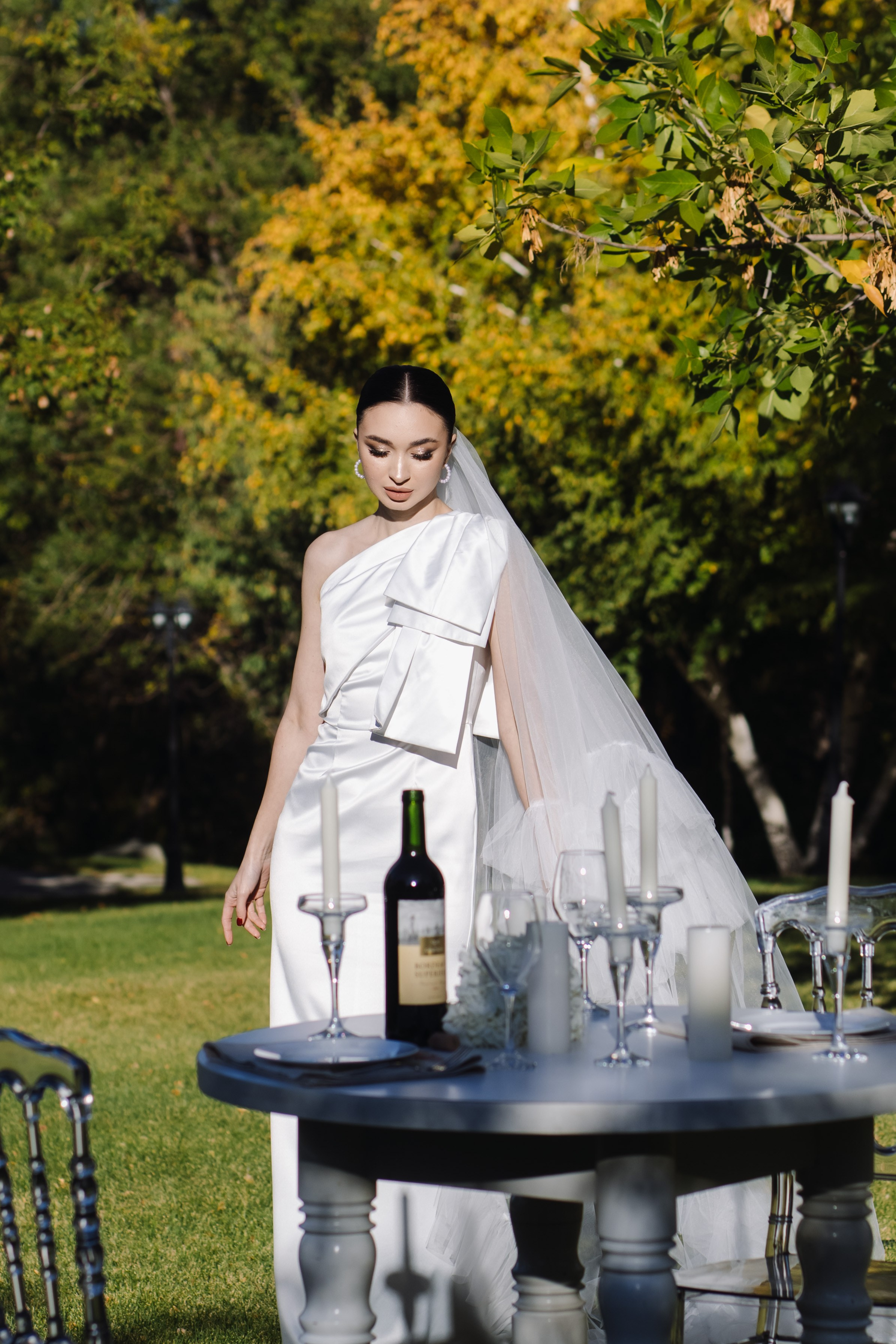 В зеленом саду. Shakhmanoff.kz