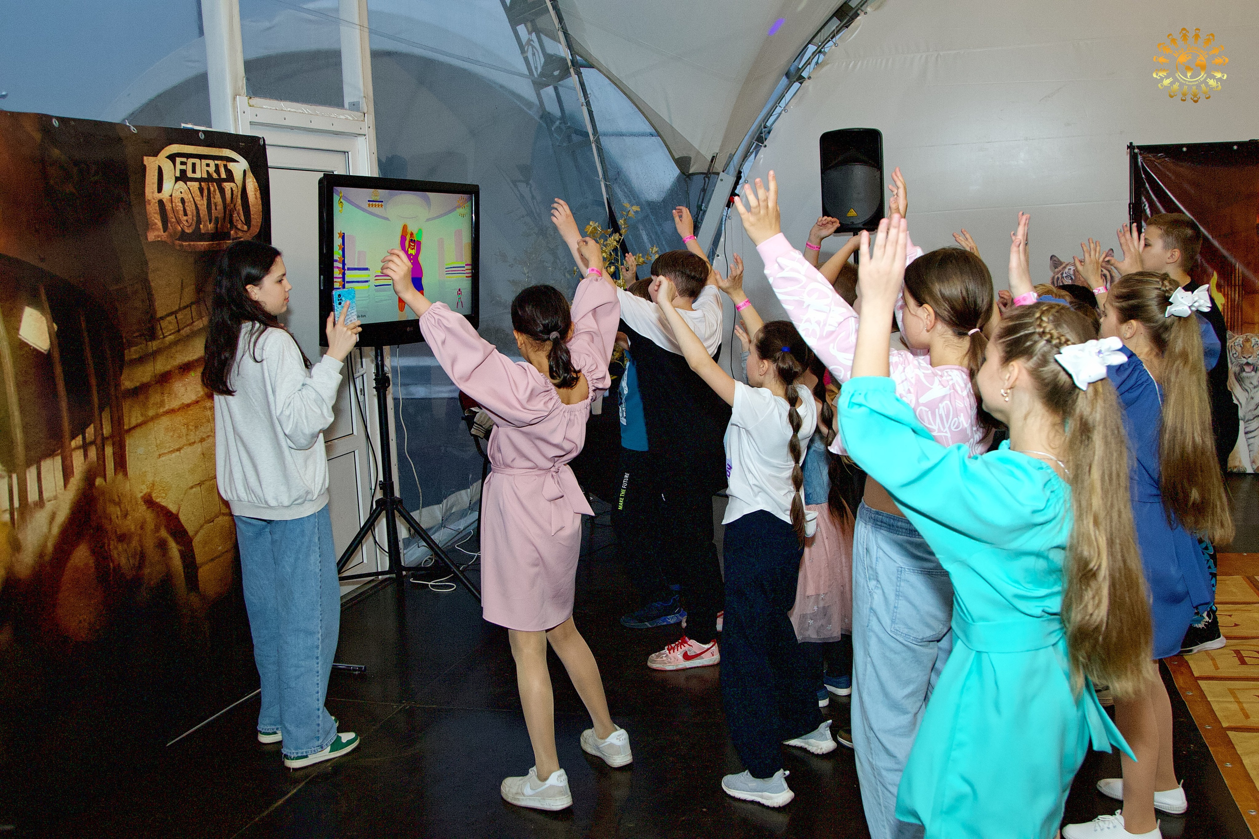 Выпускной 2023 (Школа 1195, 4-й класс). Репортажная съемка в Москве и области. Анималистика