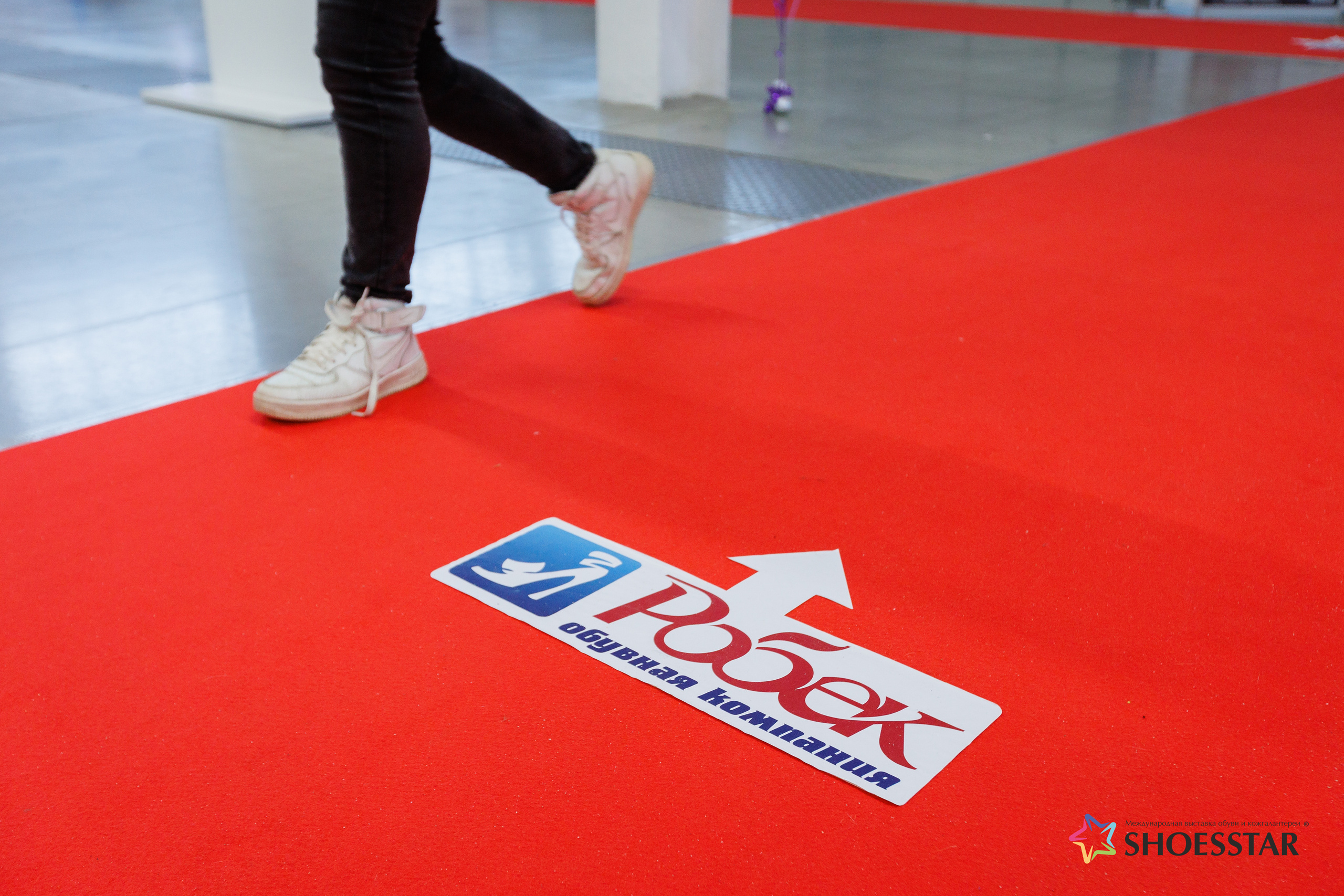 Фотограф на выставку. Контент для бизнеса в Екатеринбурге Полдень Медиа