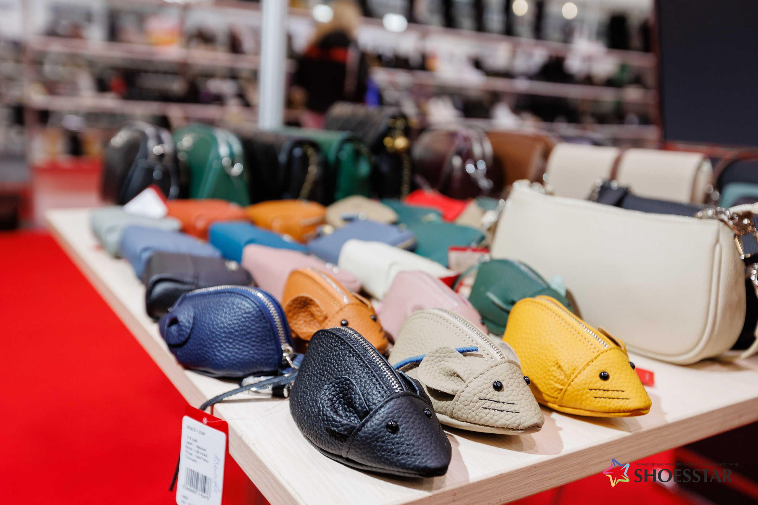 Фотограф на выставку. Контент для бизнеса в Екатеринбурге Полдень Медиа