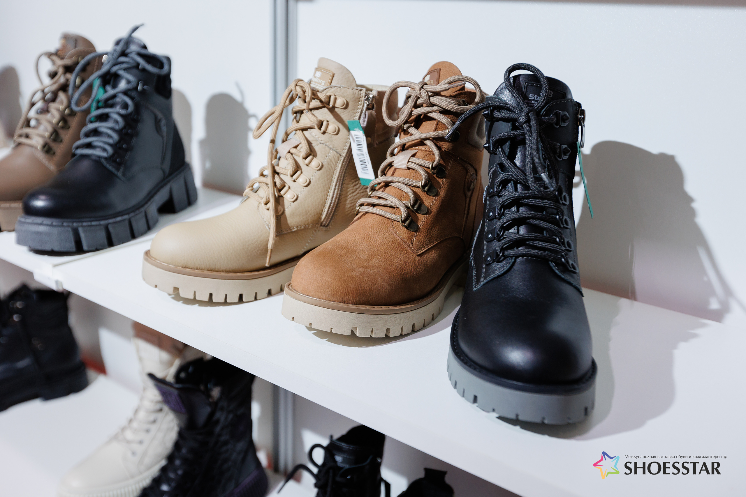 Фотограф на выставку. Контент для бизнеса в Екатеринбурге Полдень Медиа