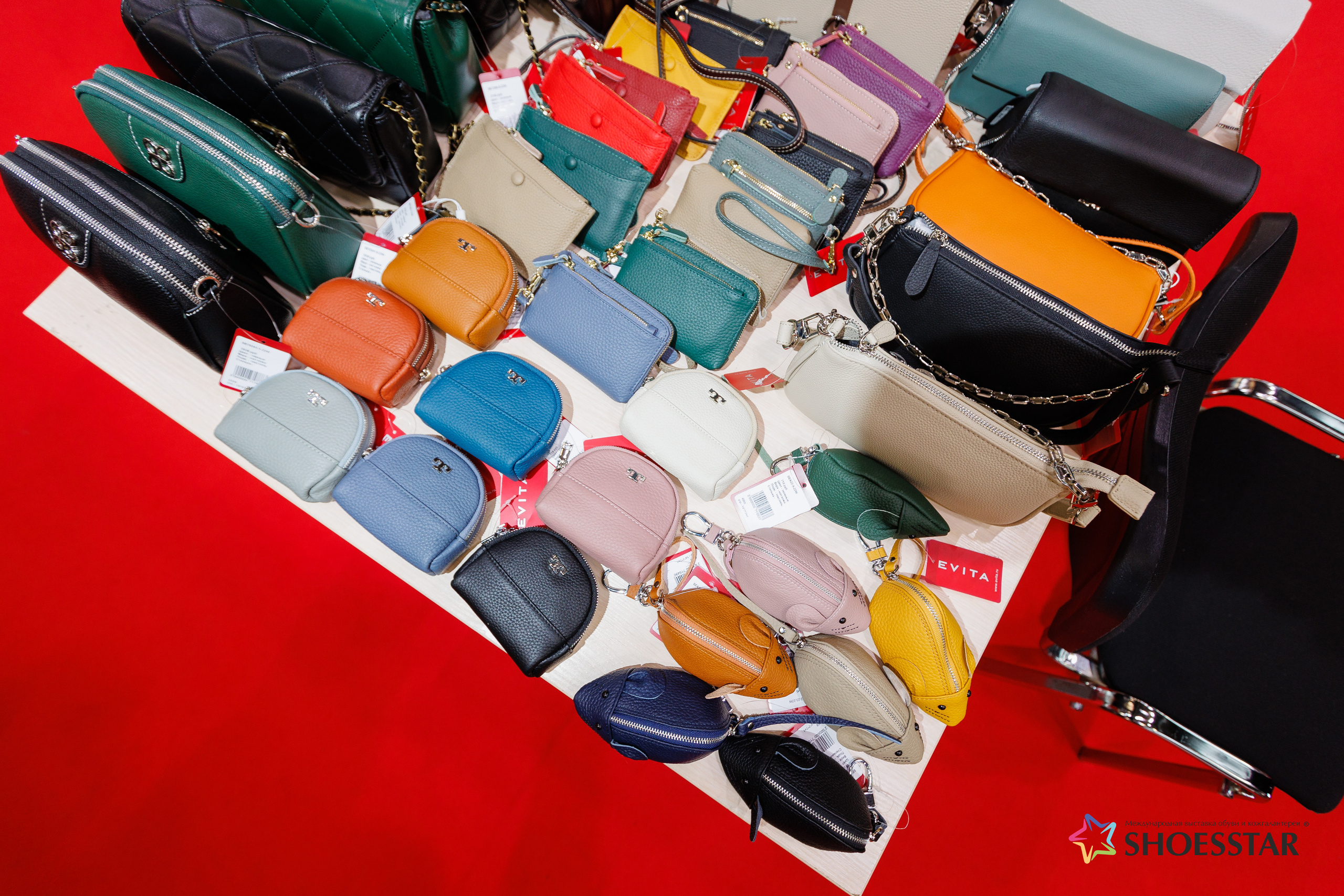 Фотограф на выставку. Контент для бизнеса в Екатеринбурге Полдень Медиа