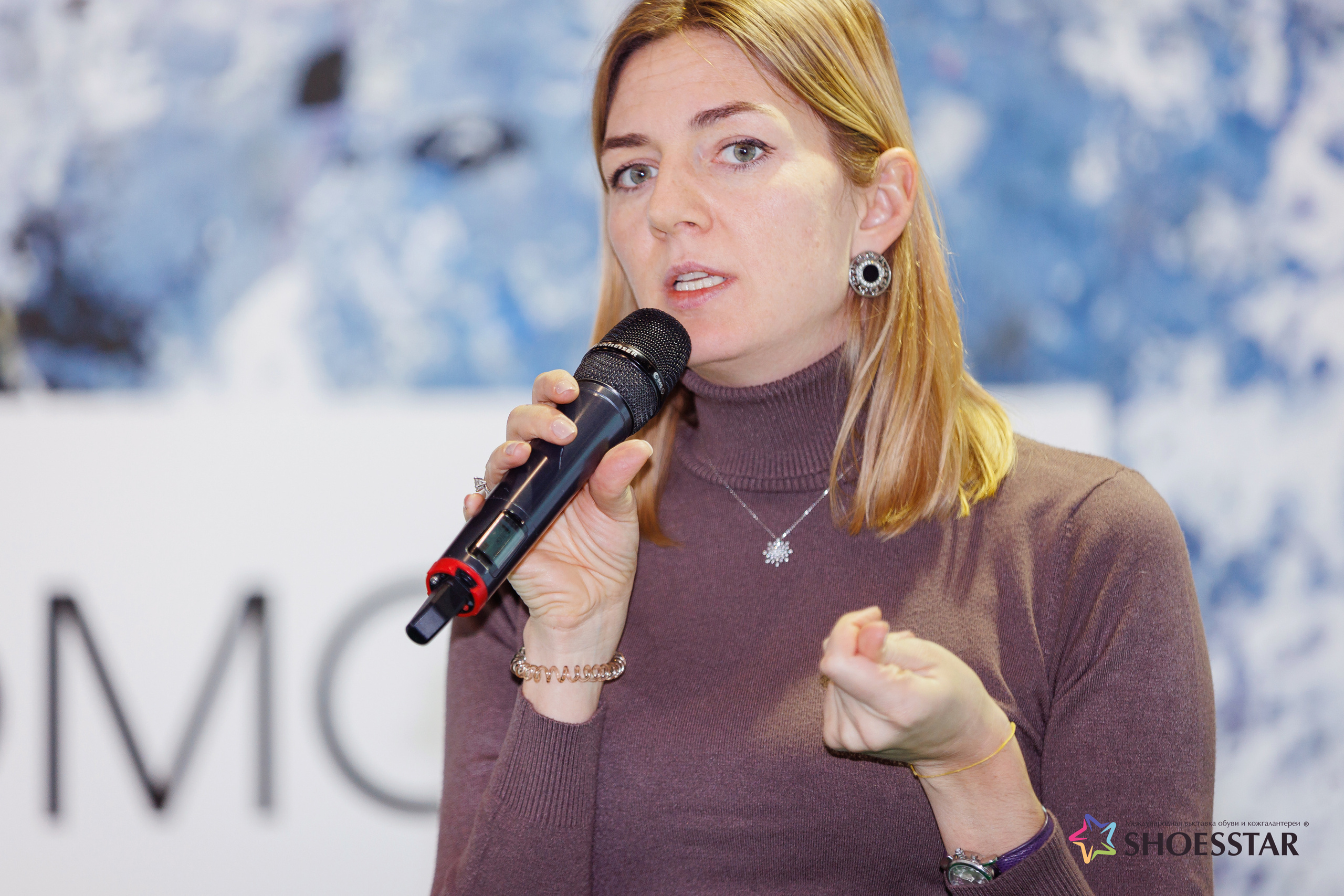 Фотограф на выставку. Контент для бизнеса в Екатеринбурге Полдень Медиа