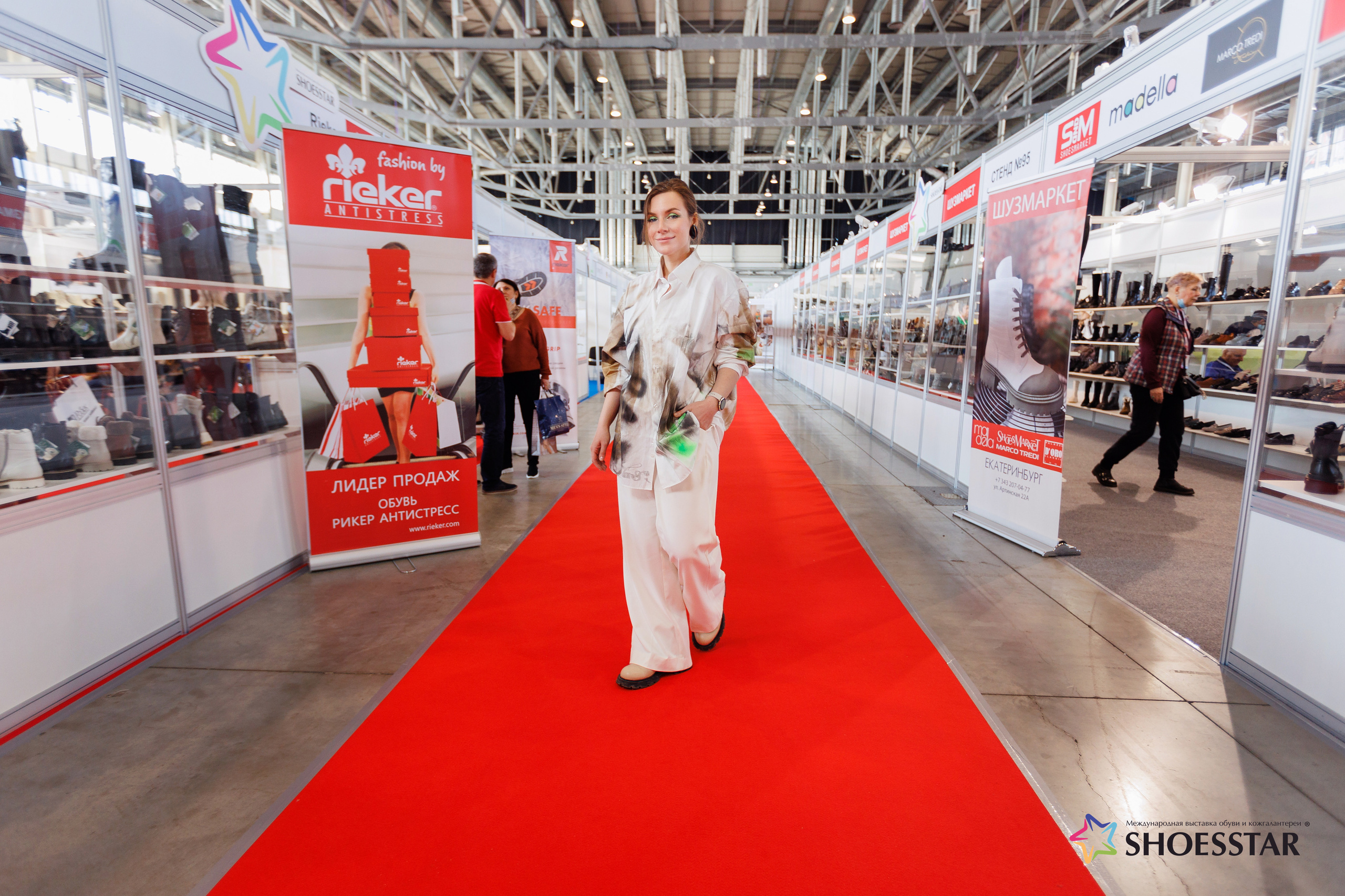 Фотограф на выставку. Контент для бизнеса в Екатеринбурге Полдень Медиа