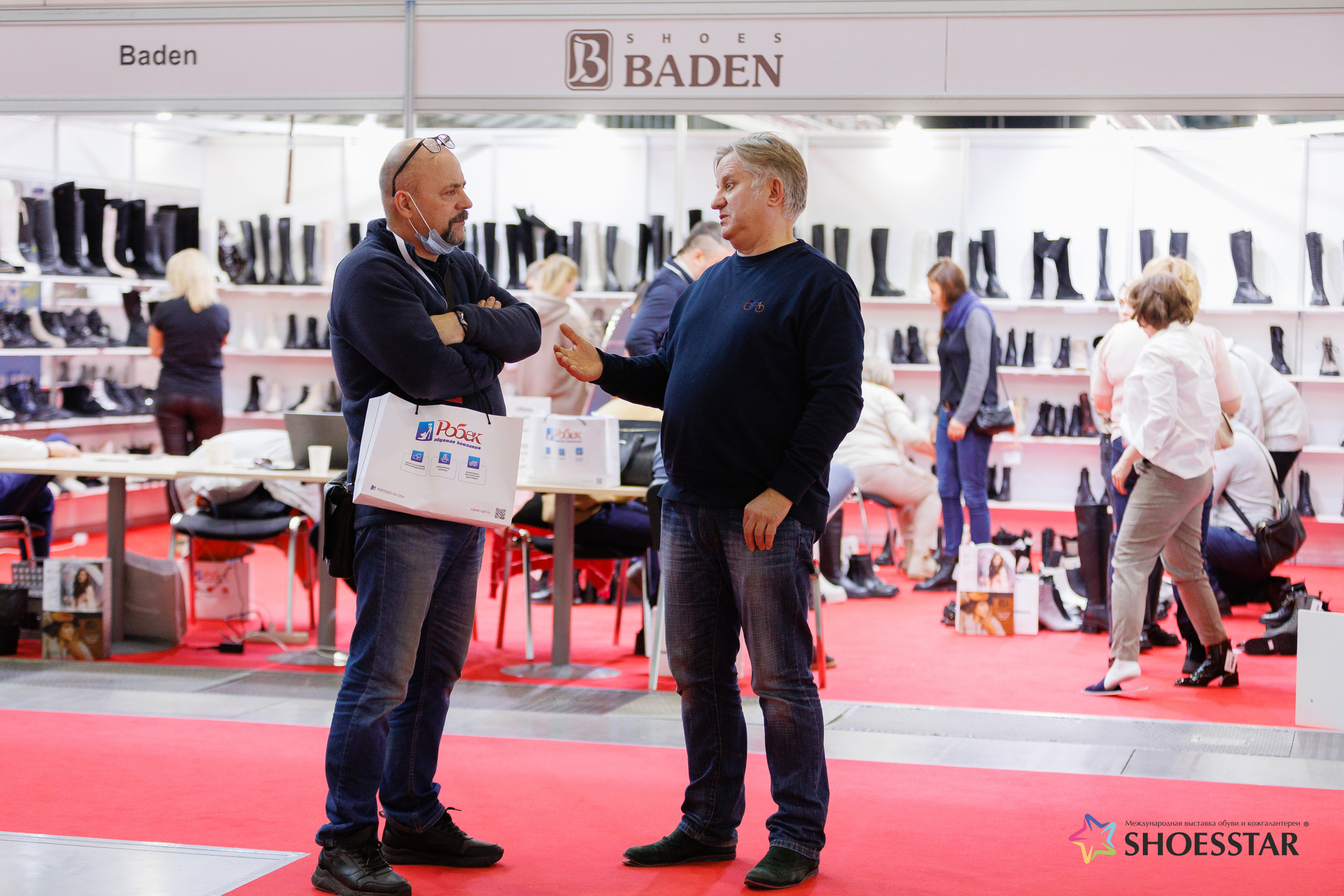 Фотограф на выставку. Контент для бизнеса в Екатеринбурге Полдень Медиа