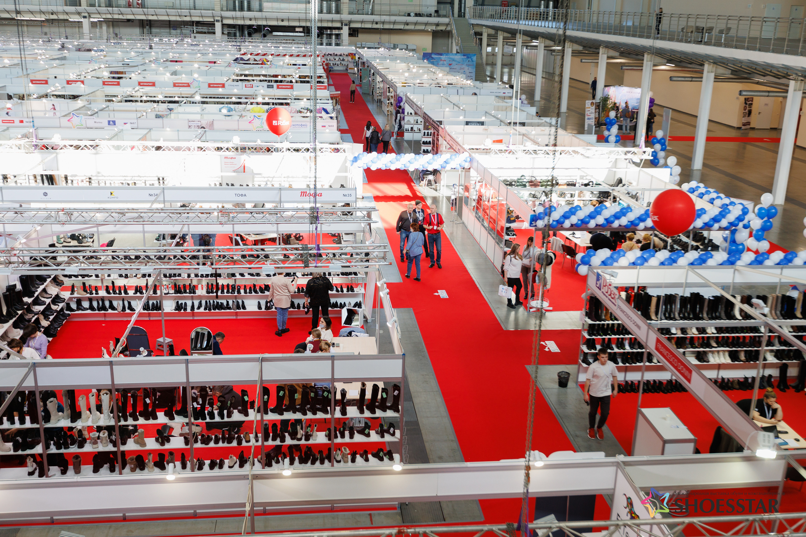 Фотограф на выставку. Контент для бизнеса в Екатеринбурге Полдень Медиа