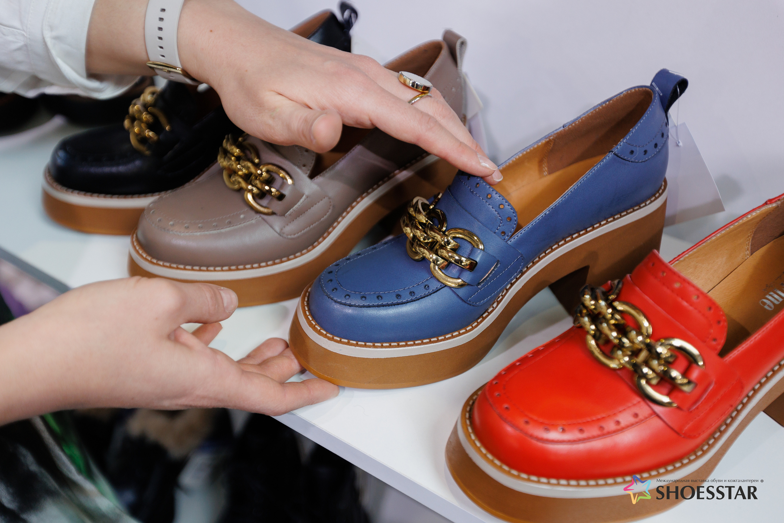 Фотограф на выставку. Контент для бизнеса в Екатеринбурге Полдень Медиа