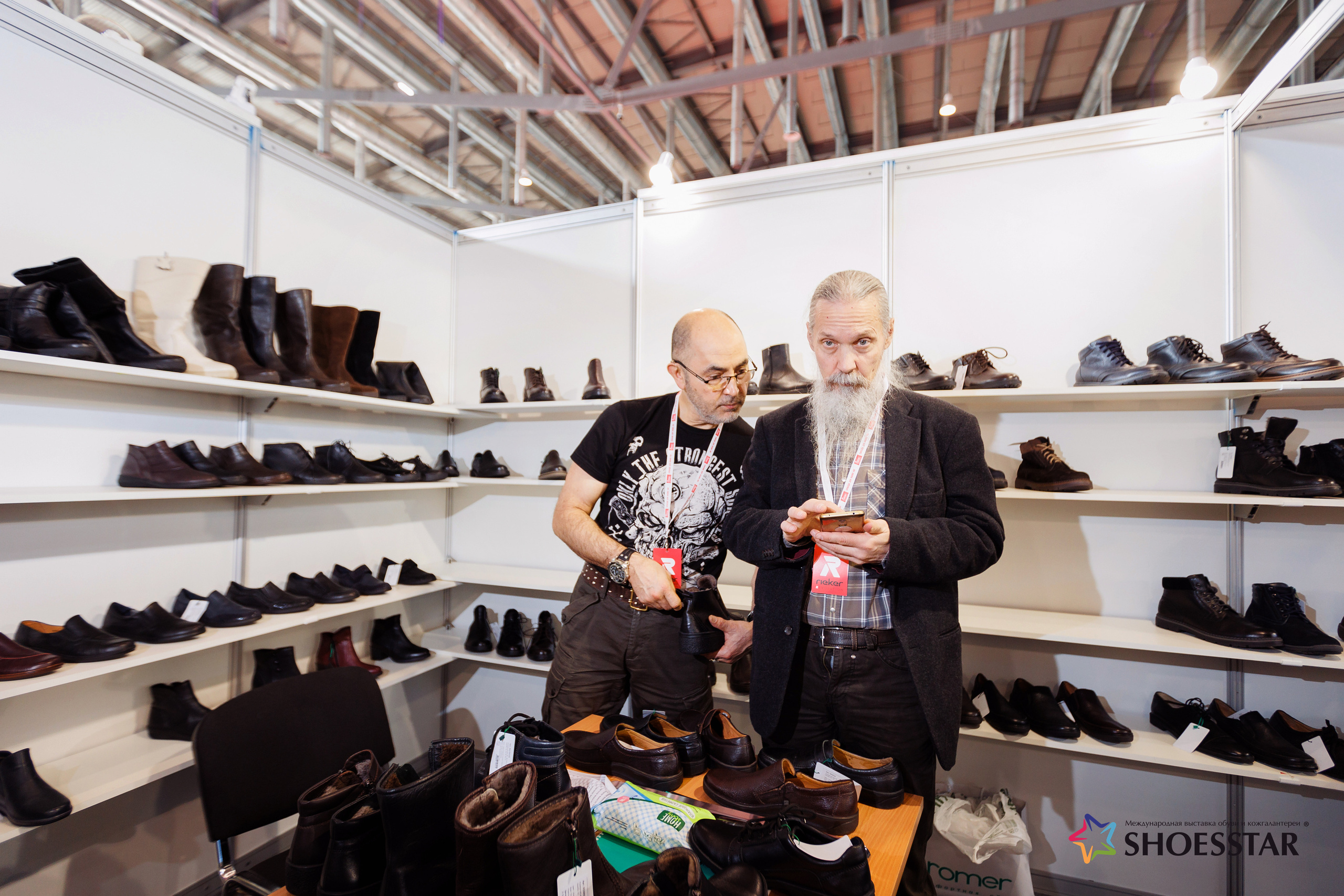 Фотограф на выставку. Контент для бизнеса в Екатеринбурге Полдень Медиа