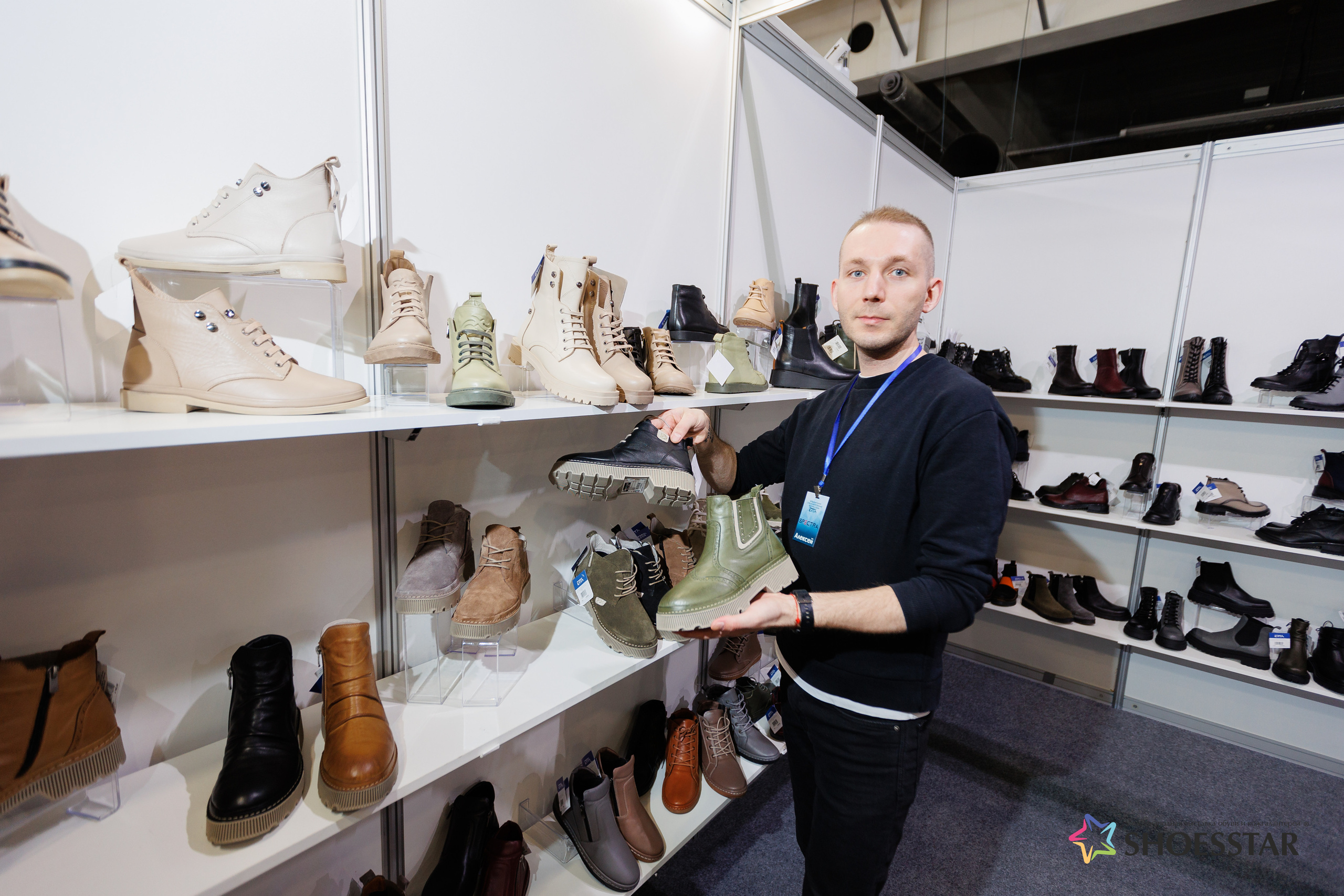 Фотограф на выставку. Контент для бизнеса в Екатеринбурге Полдень Медиа