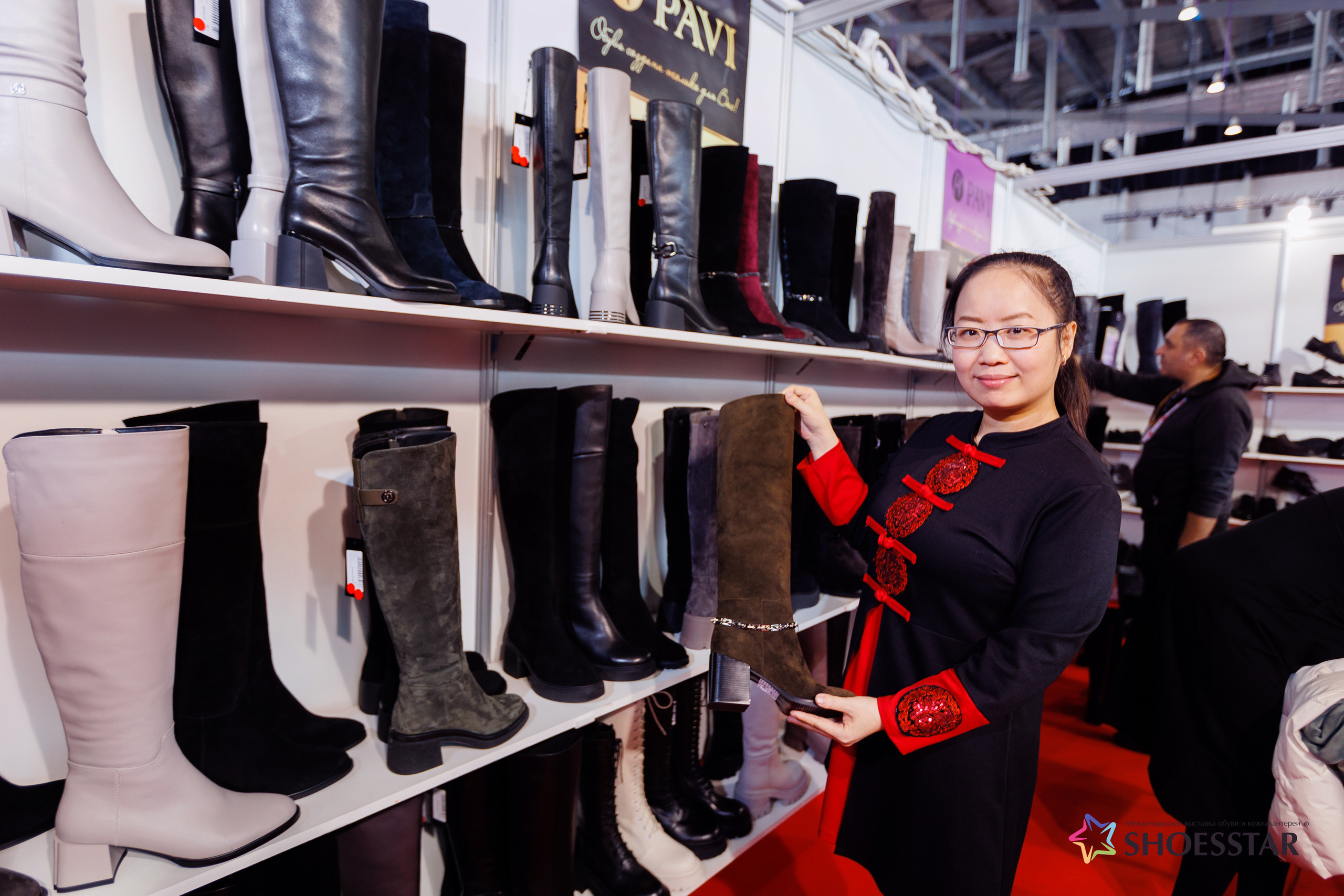 Фотограф на выставку. Контент для бизнеса в Екатеринбурге Полдень Медиа