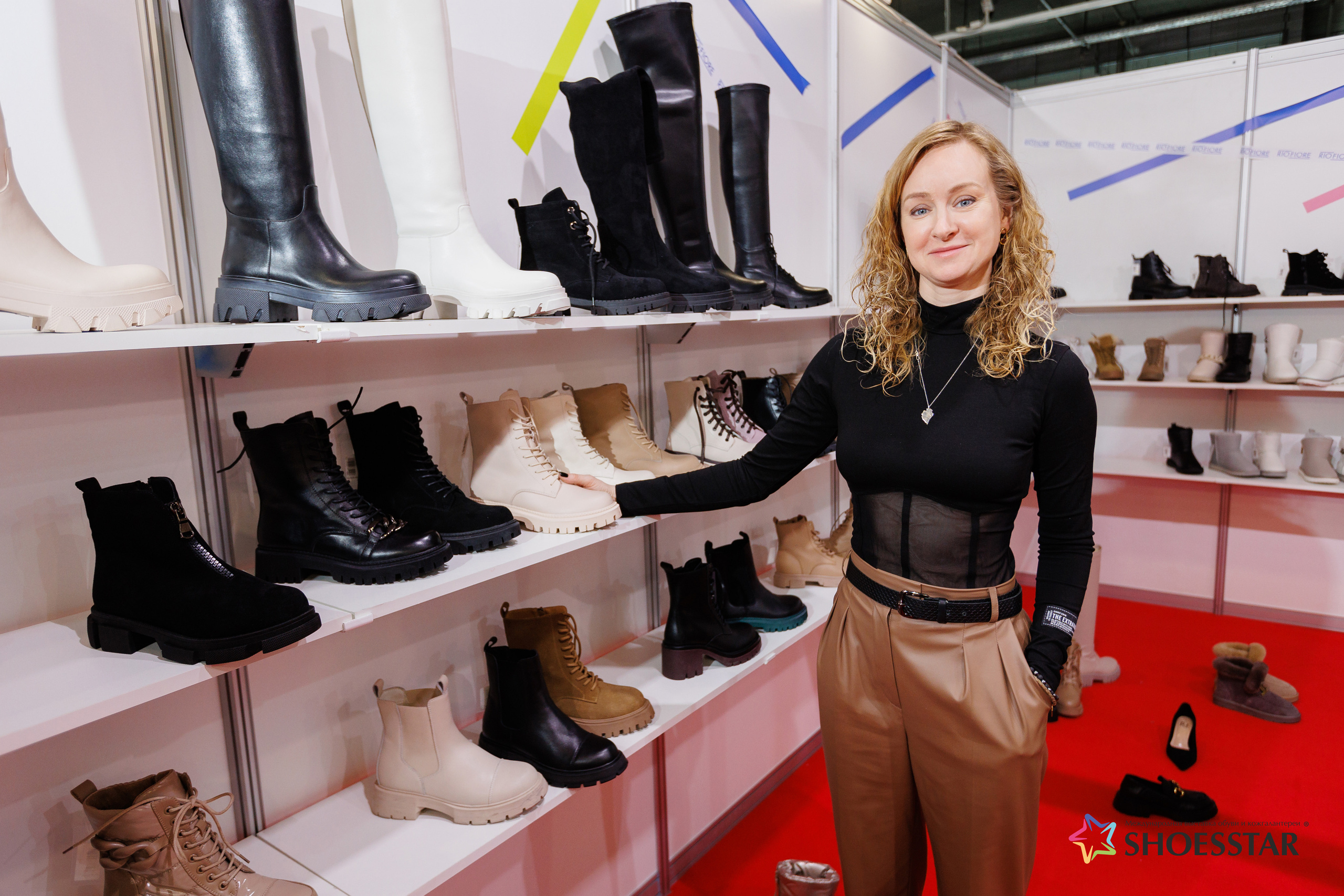 Фотограф на выставку. Контент для бизнеса в Екатеринбурге Полдень Медиа