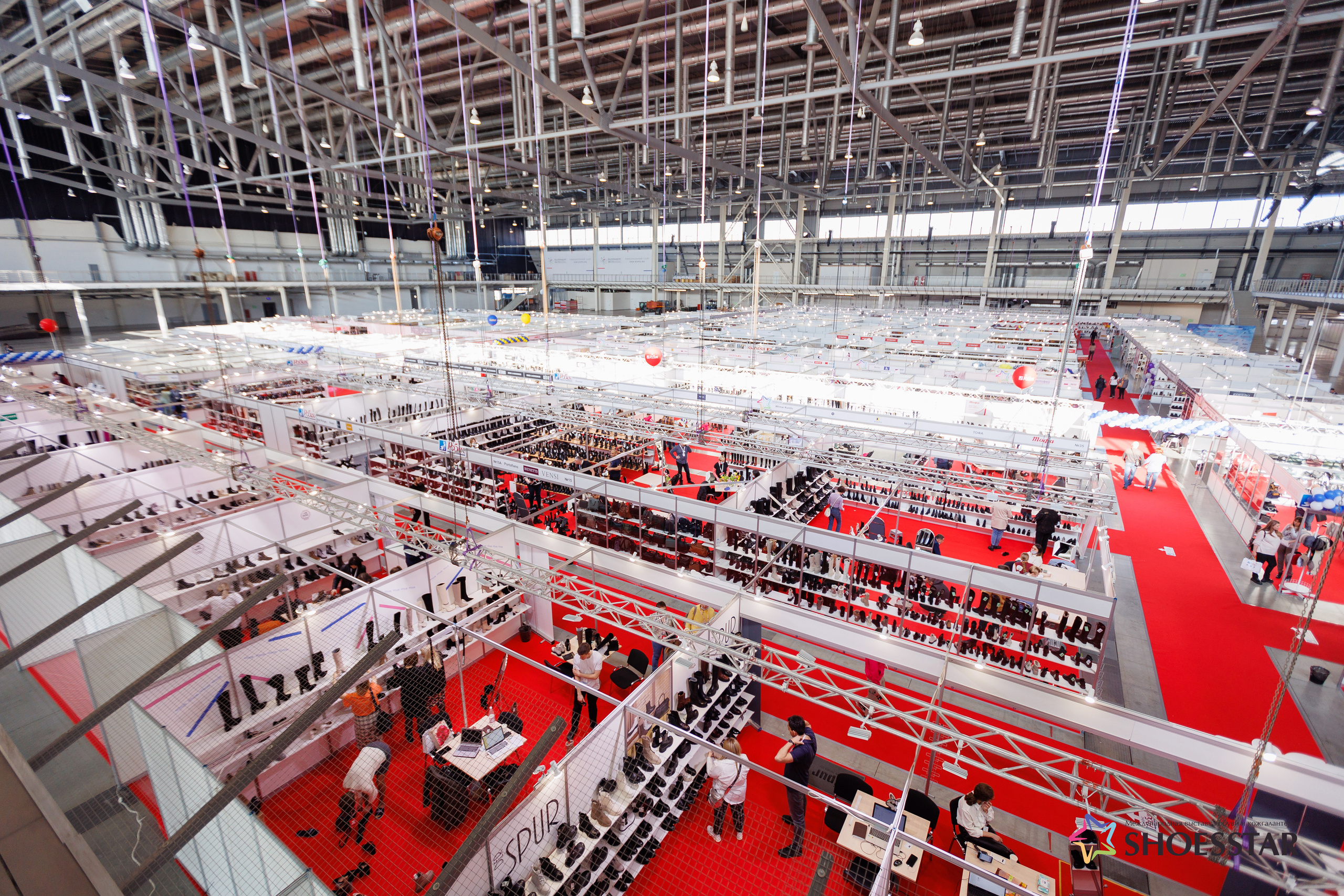 Фотограф на выставку. Контент для бизнеса в Екатеринбурге Полдень Медиа