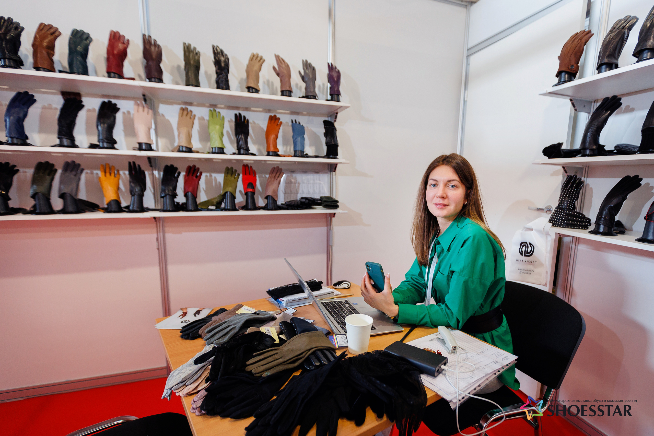 Фотограф на выставку. Контент для бизнеса в Екатеринбурге Полдень Медиа