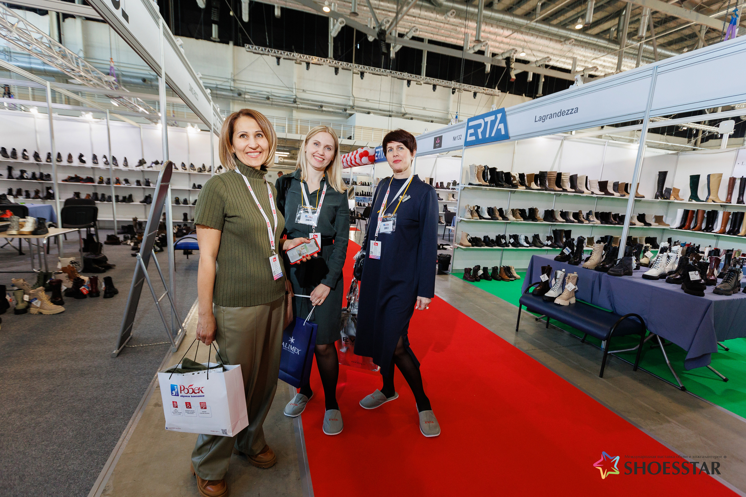 Фотограф на выставку. Контент для бизнеса в Екатеринбурге Полдень Медиа