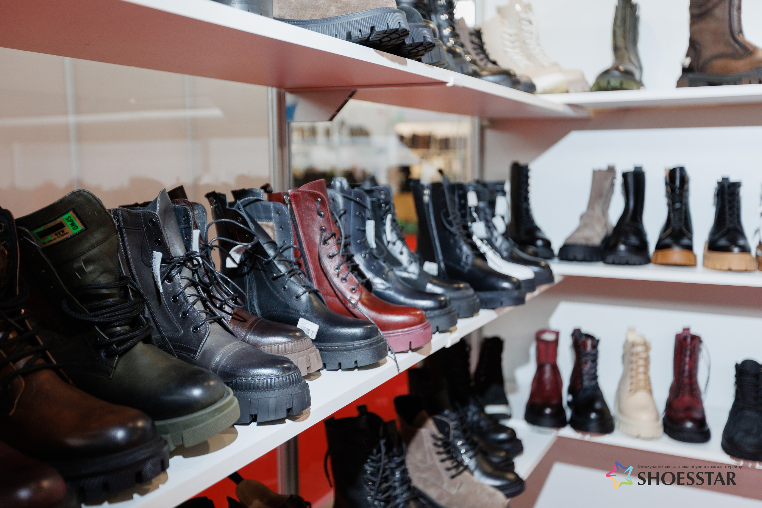 Фотограф на выставку. Контент для бизнеса в Екатеринбурге Полдень Медиа