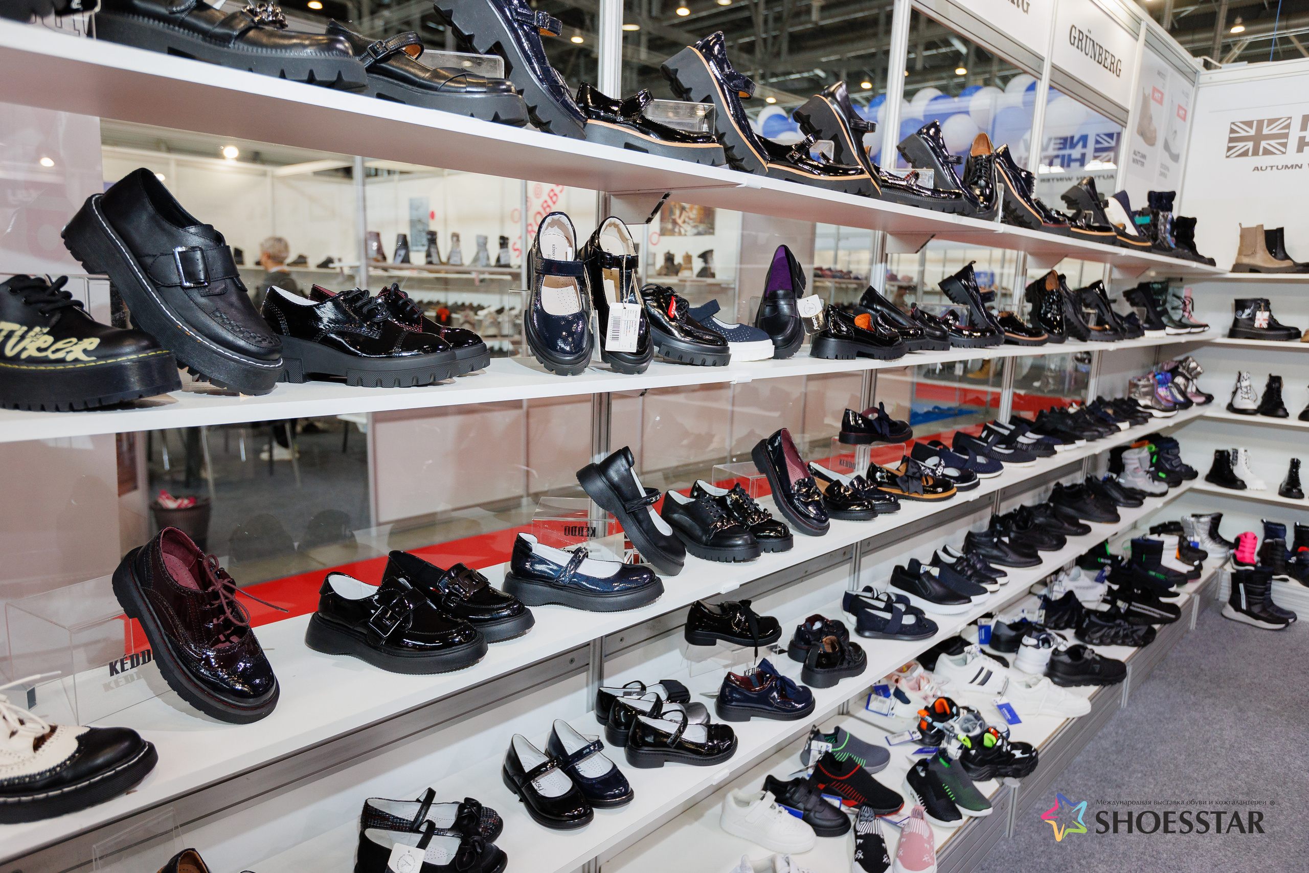 Фотограф на выставку. Контент для бизнеса в Екатеринбурге Полдень Медиа