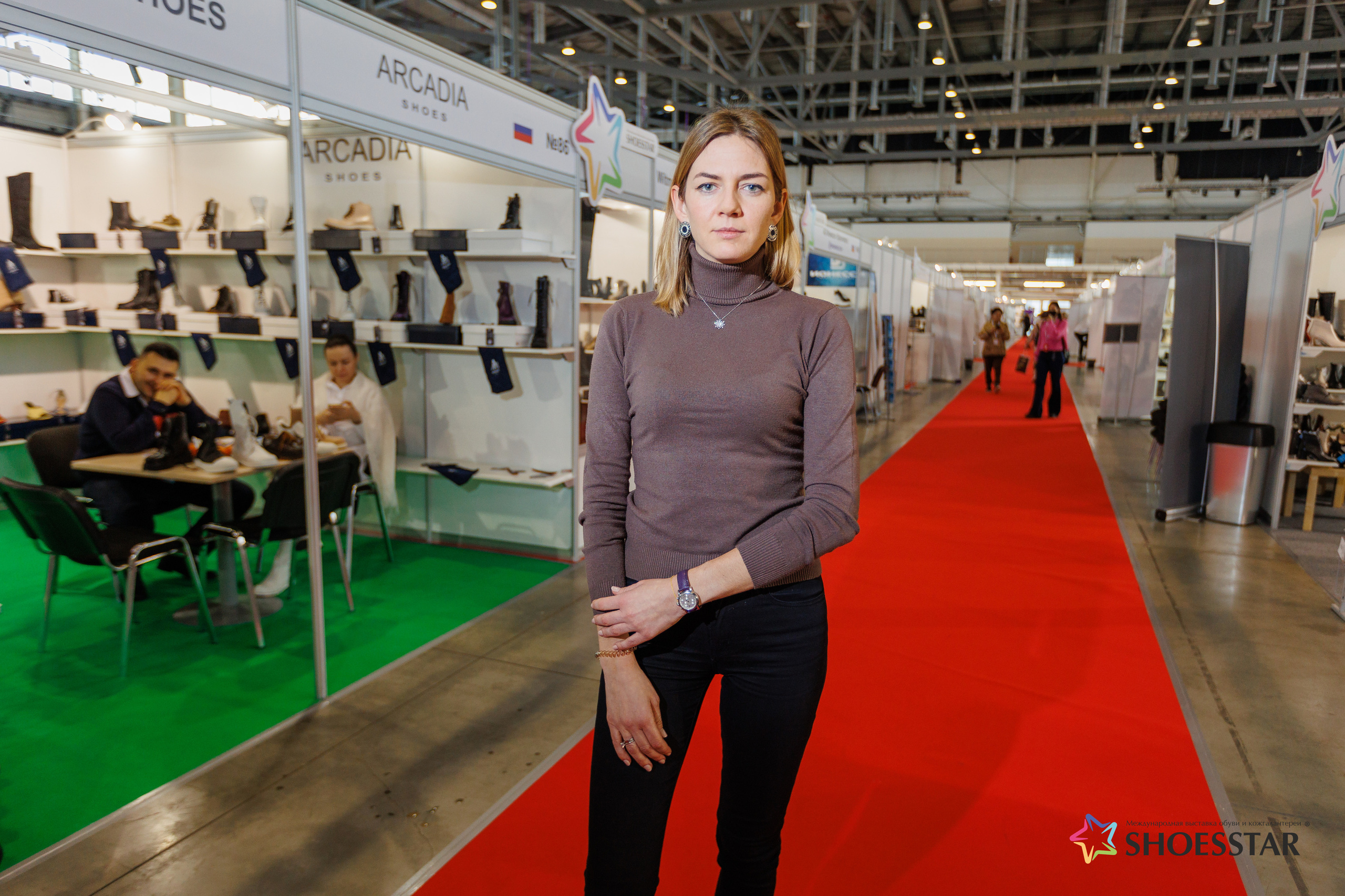 Фотограф на выставку. Контент для бизнеса в Екатеринбурге Полдень Медиа