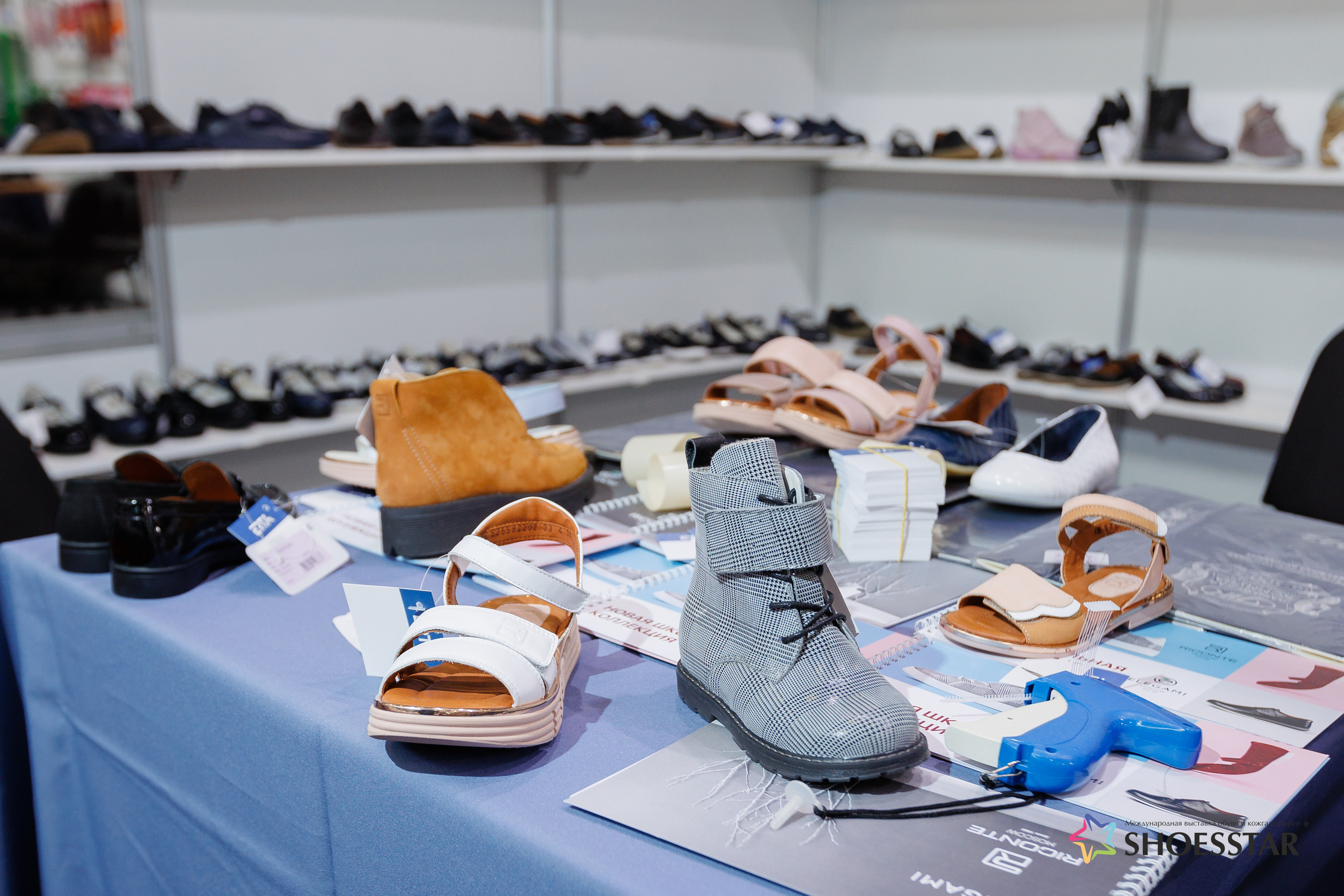 Фотограф на выставку. Контент для бизнеса в Екатеринбурге Полдень Медиа