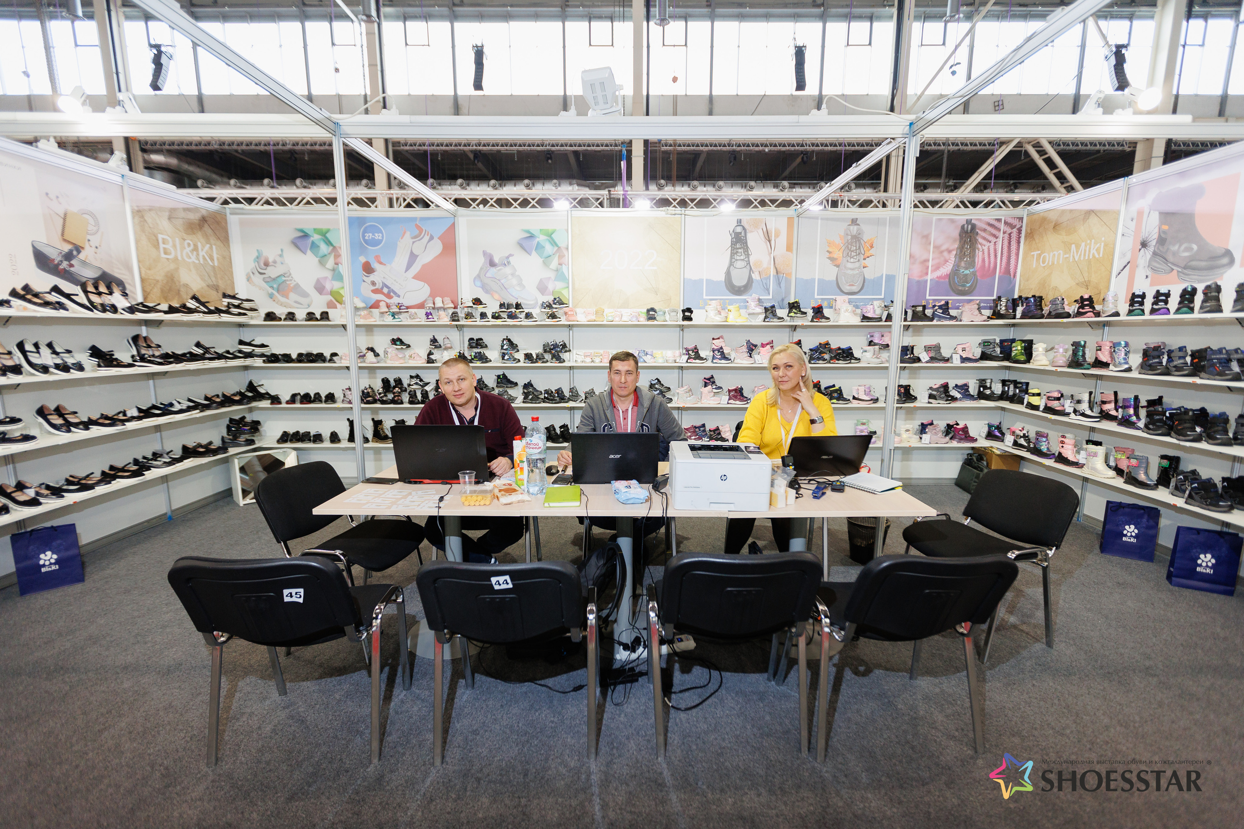 Фотограф на выставку. Контент для бизнеса в Екатеринбурге Полдень Медиа