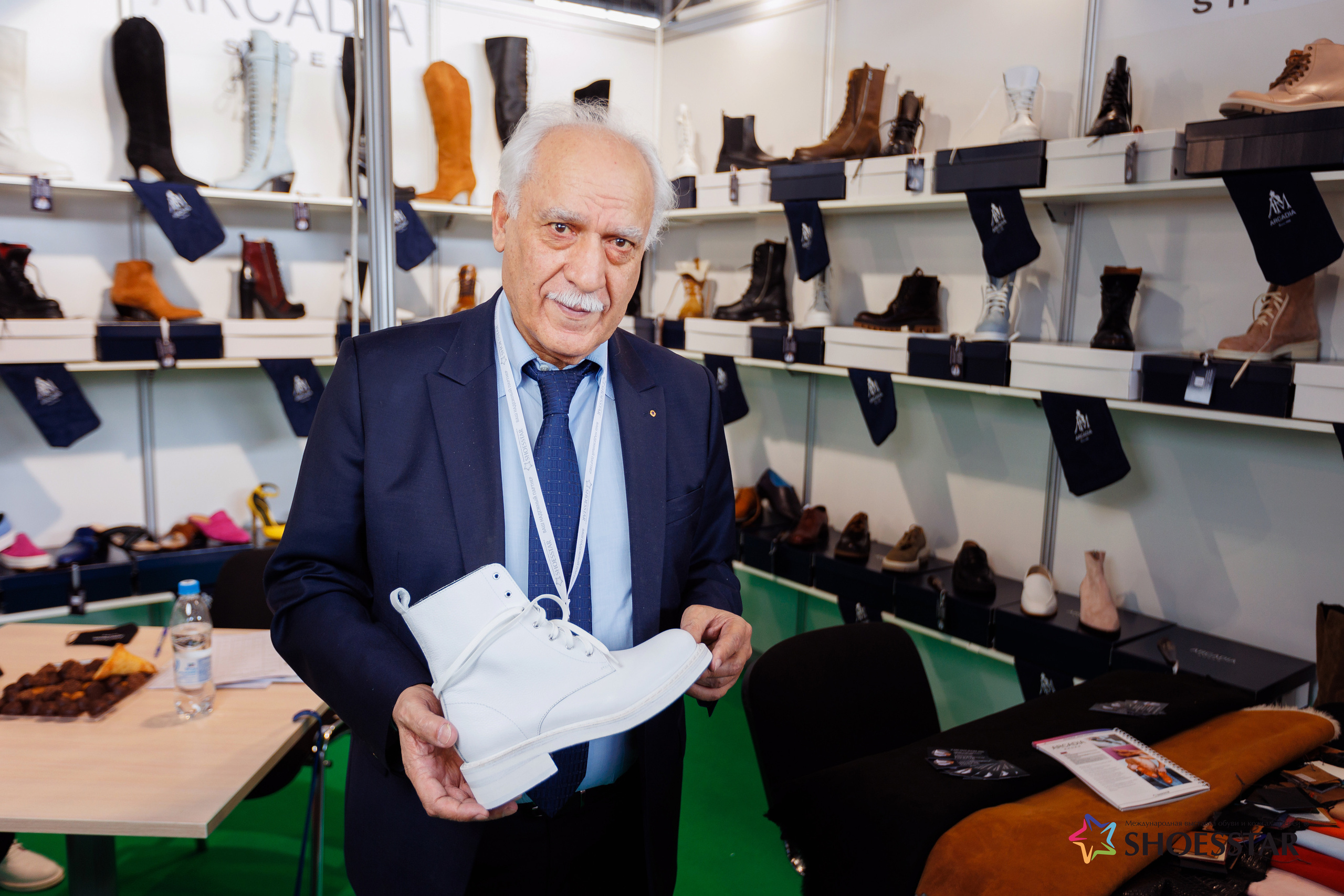 Фотограф на выставку. Контент для бизнеса в Екатеринбурге Полдень Медиа