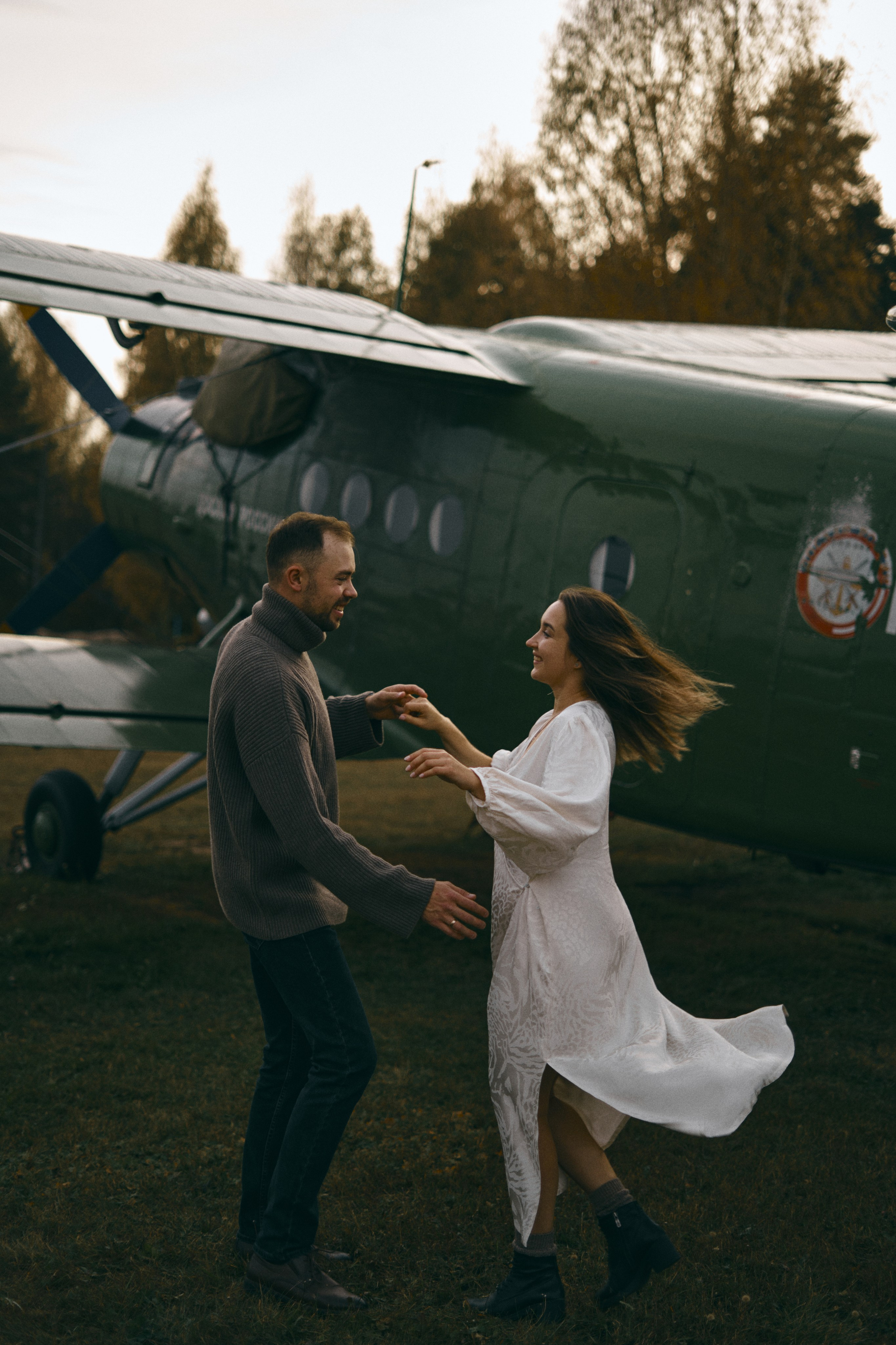 Самолеты, аэродром и двое. Фотограф Киров Анжелика Некрасова