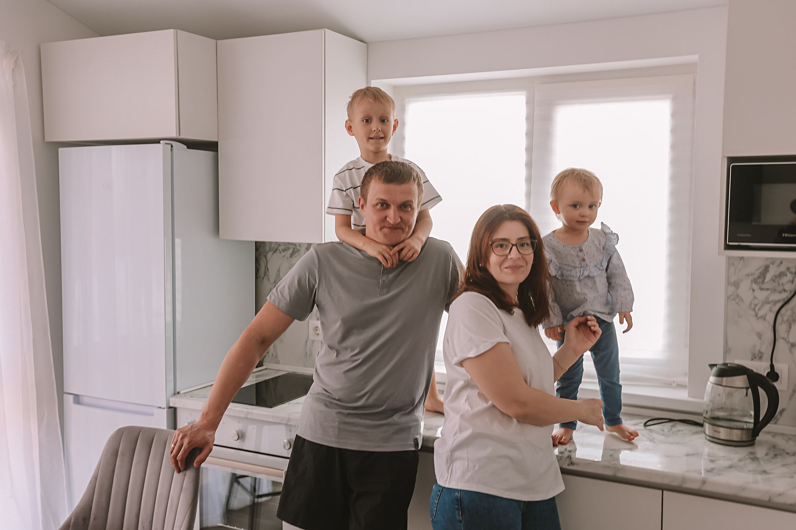 Семейная в домике (репортаж). Семейный фотограф Тюмень, фотограф на роды Салмина Мария
