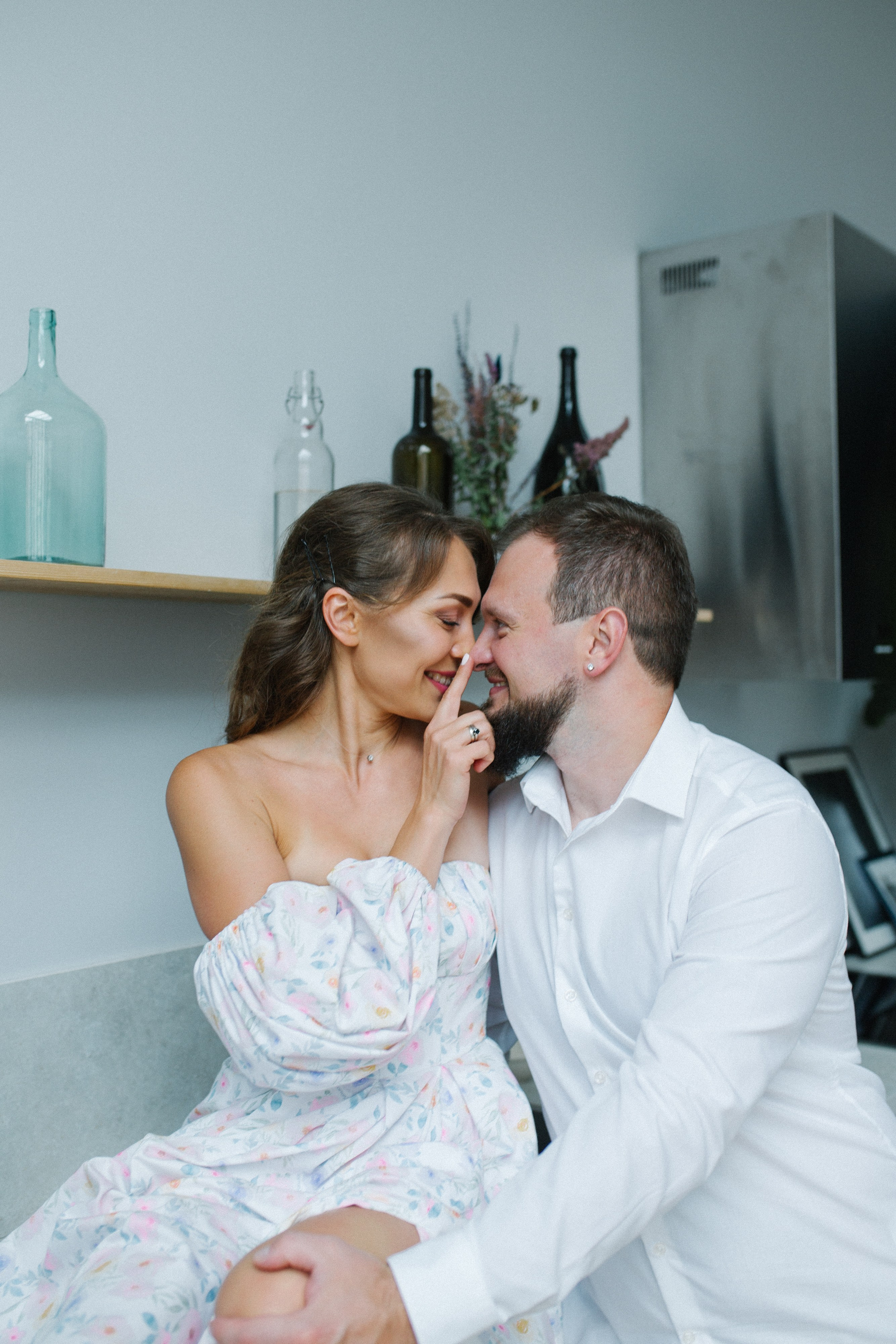 Купание с танцами на столе. Фотограф Оля Батист