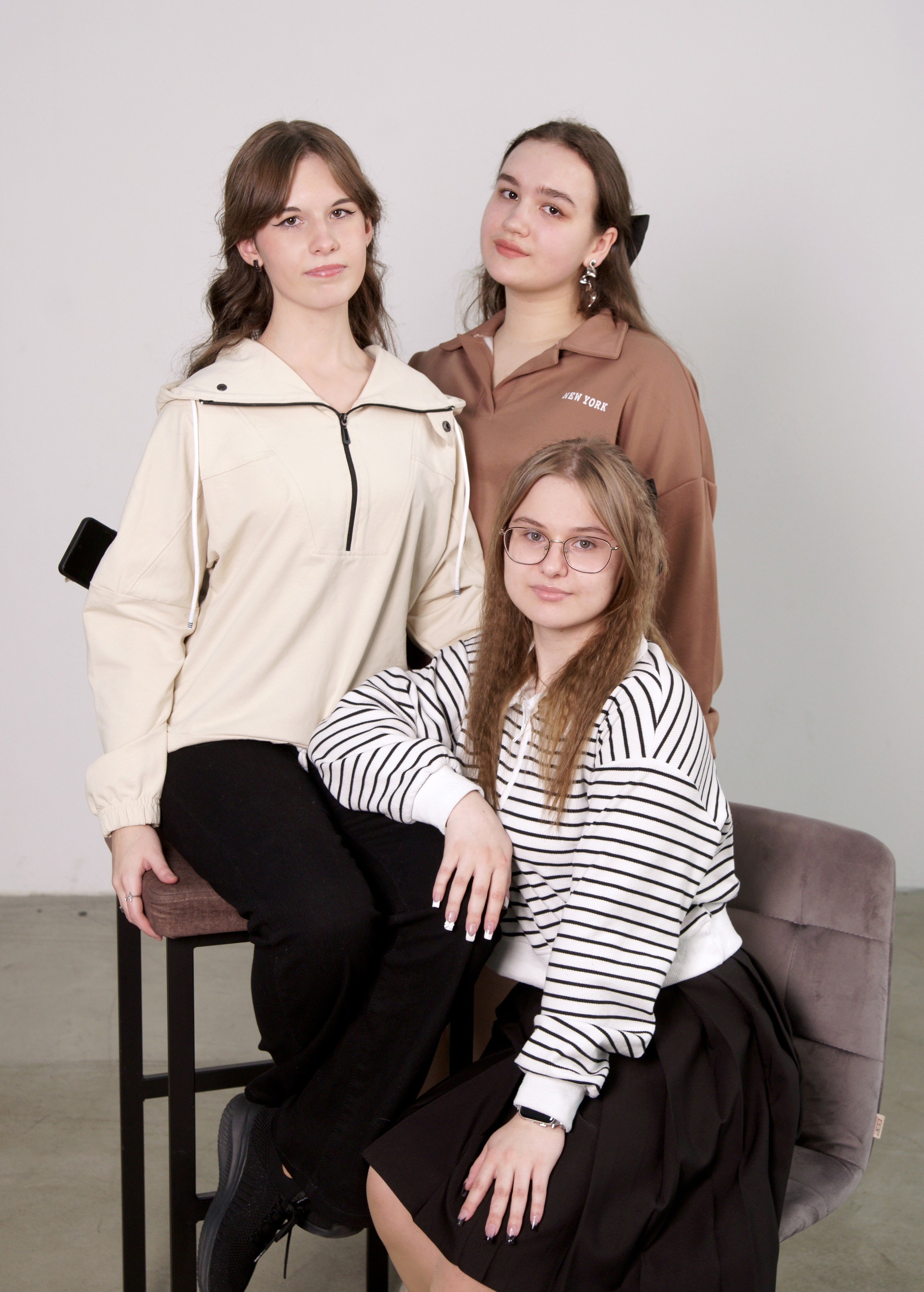 Студийная фотосессия выпускников 9,11 классов в Иркутске