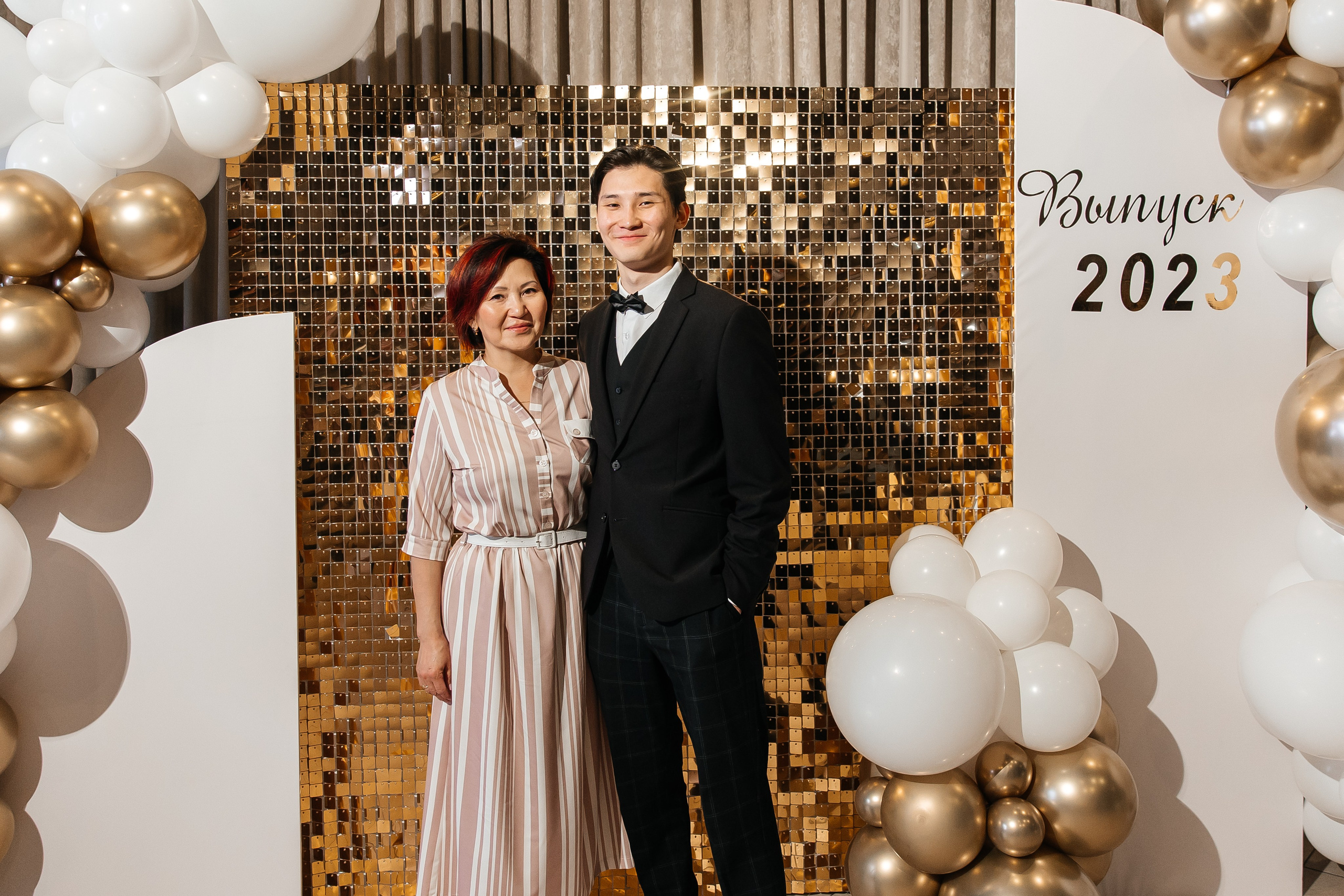 2023-06-23 Выпускной МБОУ СОШ № 10. Фотограф в Красноярске