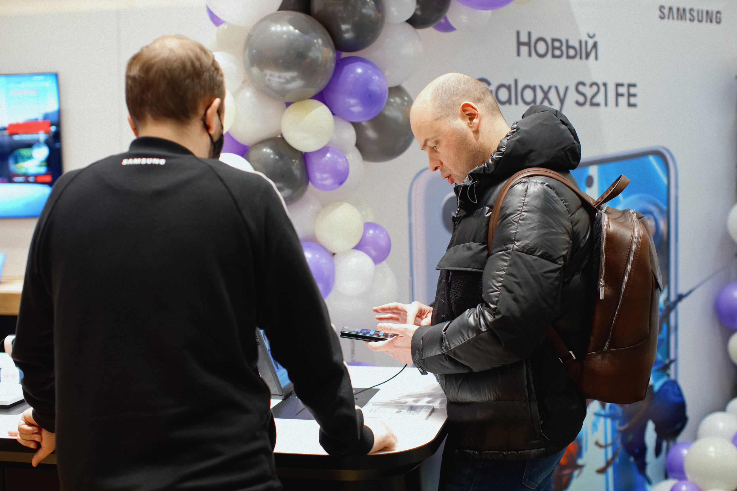 Galaxy S21 FE / ТРЦ Хорошо. Свадебный фотограф в Москве Никифоров-Гордеев Константин