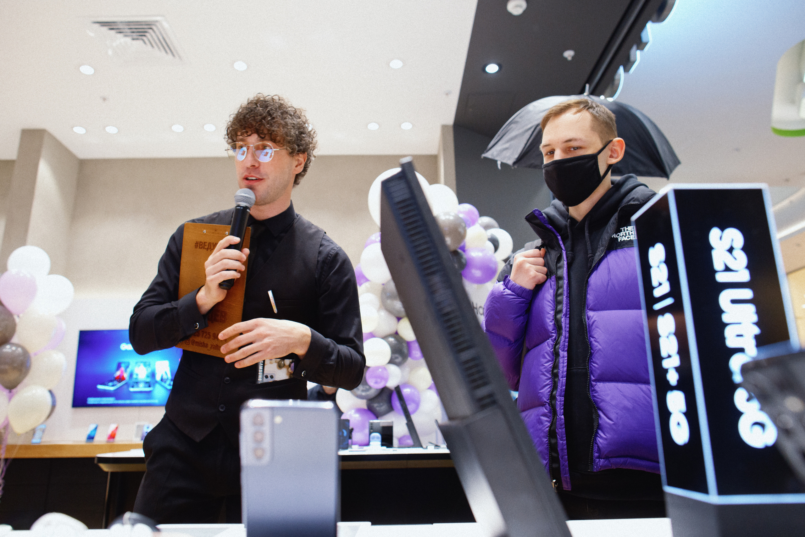 Galaxy S21 FE / ТРЦ Хорошо. Свадебный фотограф в Москве Никифоров-Гордеев Константин